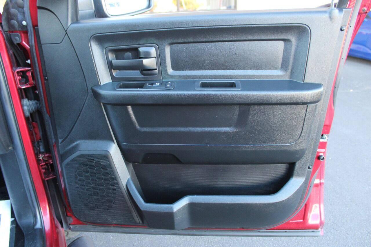 2014 Red RAM 1500 Tradesman Crew Cab SWB 4WD (1C6RR7KT9ES) with an 5.7L V8 OHV 16V engine, 6-Speed Automatic transmission, located at 4301 NW 39th , Oklahoma City, OK, 73112, (405) 949-5600, 35.512135, -97.598671 - NO DRIVERS LICENCE -NO FULL COVERAGE INSURANCE - NO CREDIT CHECK.COME ON OVER TO SUPERSPORTS, TAKE A LOOK AND TEST DRIVE. PLEASE GIVE US A CALL AT (405) 949-5600. NO LICENCIA DE CONDUCIR - NO SEGURO DE COBERTURA TOTAL - NO VERIFICACION DE CREDITO. VISITENOS EN SUPERSPORTS, MIRE NUEST - Photo#8