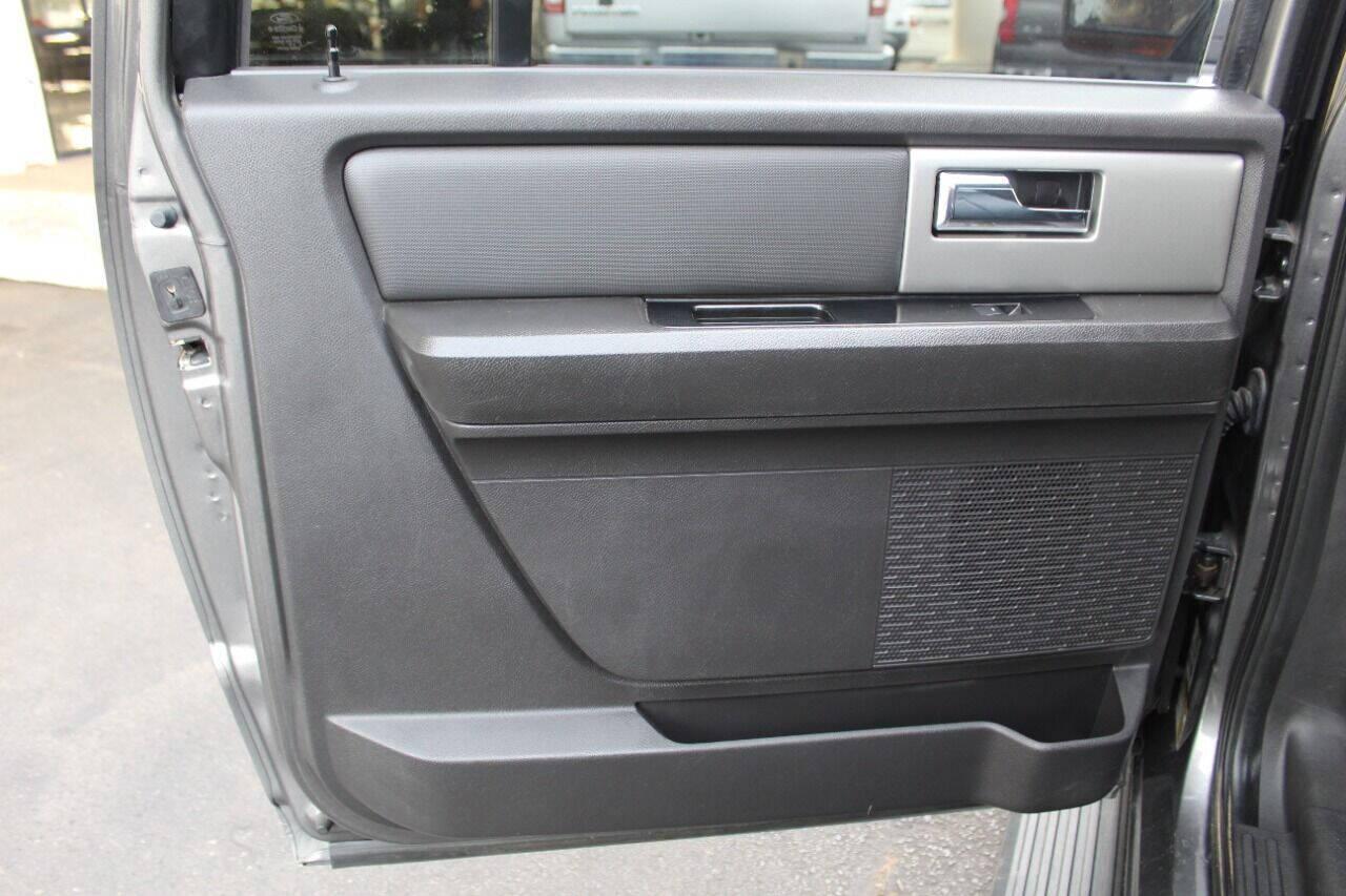 2014 Charcoal Ford Expedition EL Limited 2WD (1FMJK1K58EE) with an 5.4L V8 SOHC 16V FFV engine, 6-Speed Automatic transmission, located at 4301 NW 39th , Oklahoma City, OK, 73112, (405) 949-5600, 35.512135, -97.598671 - NO DRIVERS LICENCE NO - FULL COVERAGE INSURANCE - NO CREDIT CHECK. COME ON OVER TO SUPERSPORTS AND TAKE A LOOK AND TEST DRIVE. PLEASE GIVE US A CALL AT (405) 949-5600. NO LICENCIA DE MANEJAR - NO SEGURO DE COBERTURA TOTAL- NO VERIFICACION DE CREDITO. POR FAVOR VENGAN A SUPERSPORTS, ECHE - Photo#15