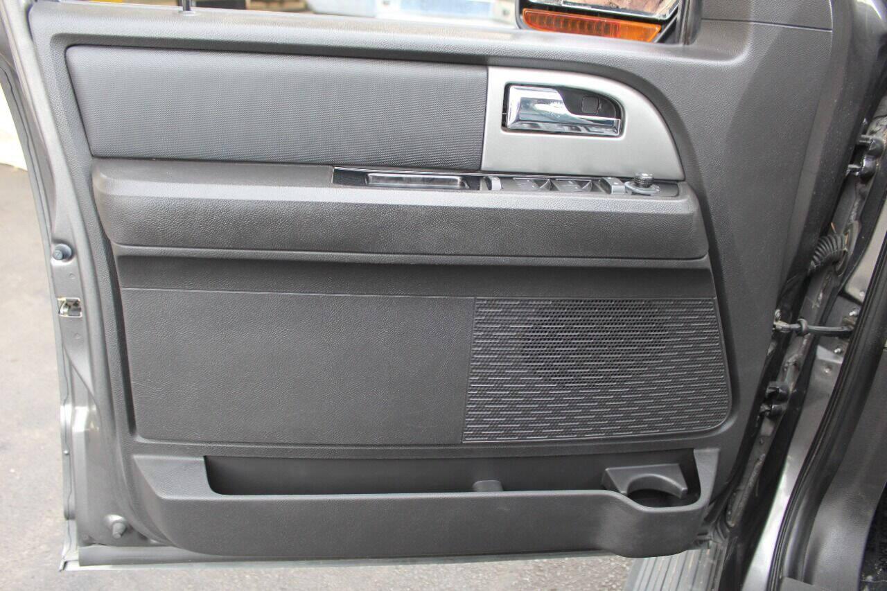 2014 Charcoal Ford Expedition EL Limited 2WD (1FMJK1K58EE) with an 5.4L V8 SOHC 16V FFV engine, 6-Speed Automatic transmission, located at 4301 NW 39th , Oklahoma City, OK, 73112, (405) 949-5600, 35.512135, -97.598671 - NO DRIVERS LICENCE NO - FULL COVERAGE INSURANCE - NO CREDIT CHECK. COME ON OVER TO SUPERSPORTS AND TAKE A LOOK AND TEST DRIVE. PLEASE GIVE US A CALL AT (405) 949-5600. NO LICENCIA DE MANEJAR - NO SEGURO DE COBERTURA TOTAL- NO VERIFICACION DE CREDITO. POR FAVOR VENGAN A SUPERSPORTS, ECHE - Photo#17