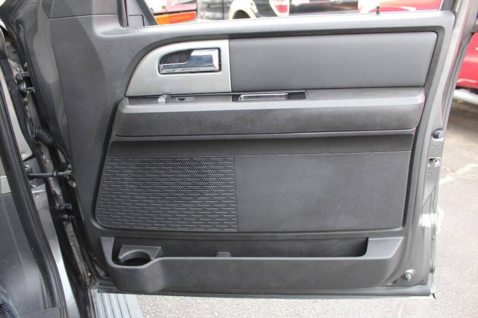 2014 Charcoal Ford Expedition EL EL Limited 2WD (1FMJK1K58EE) with an 5.4L V8 5.4L V8 engine, Automatic 6-Speed transmission, located at 4301 NW 39th , Oklahoma City, OK, 73112, (405) 949-5600, 35.512135, -97.598671 - NO DRIVERS LICENCE NO - FULL COVERAGE INSURANCE - NO CREDIT CHECK. COME ON OVER TO SUPERSPORTS AND TAKE A LOOK AND TEST DRIVE. PLEASE GIVE US A CALL AT (405) 949-5600. NO LICENCIA DE MANEJAR - NO SEGURO DE COBERTURA TOTAL- NO VERIFICACION DE CREDITO. POR FAVOR VENGAN A SUPERSPORTS, ECHE- Photo#8