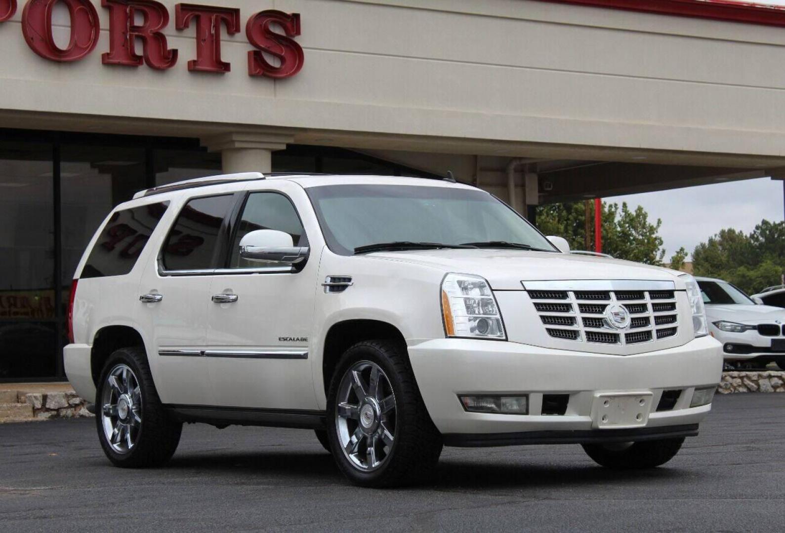 2011 White Cadillac Escalade AWD Premium (1GYS4CEF4BR) with an 6.2L V8 OHV 16V FFV engine, 6-Speed Automatic transmission, located at 4301 NW 39th , Oklahoma City, OK, 73112, (405) 949-5600, 35.512135, -97.598671 - NO DRIVERS LICENCE NO-FULL COVERAGE INSURANCE-NO CREDIT CHECK. COME ON OVER TO SUPERSPORTS AND TAKE A LOOK AND TEST DRIVE PLEASE GIVE US A CALL AT (405) 949-5600. NO LICENCIA DE MANEJAR- NO SEGURO DE COBERTURA TOTAL- NO VERIFICACION DE CREDITO. POR FAVOR VENGAN A SUPERSPORTS, ECHE UN VI - Photo#0