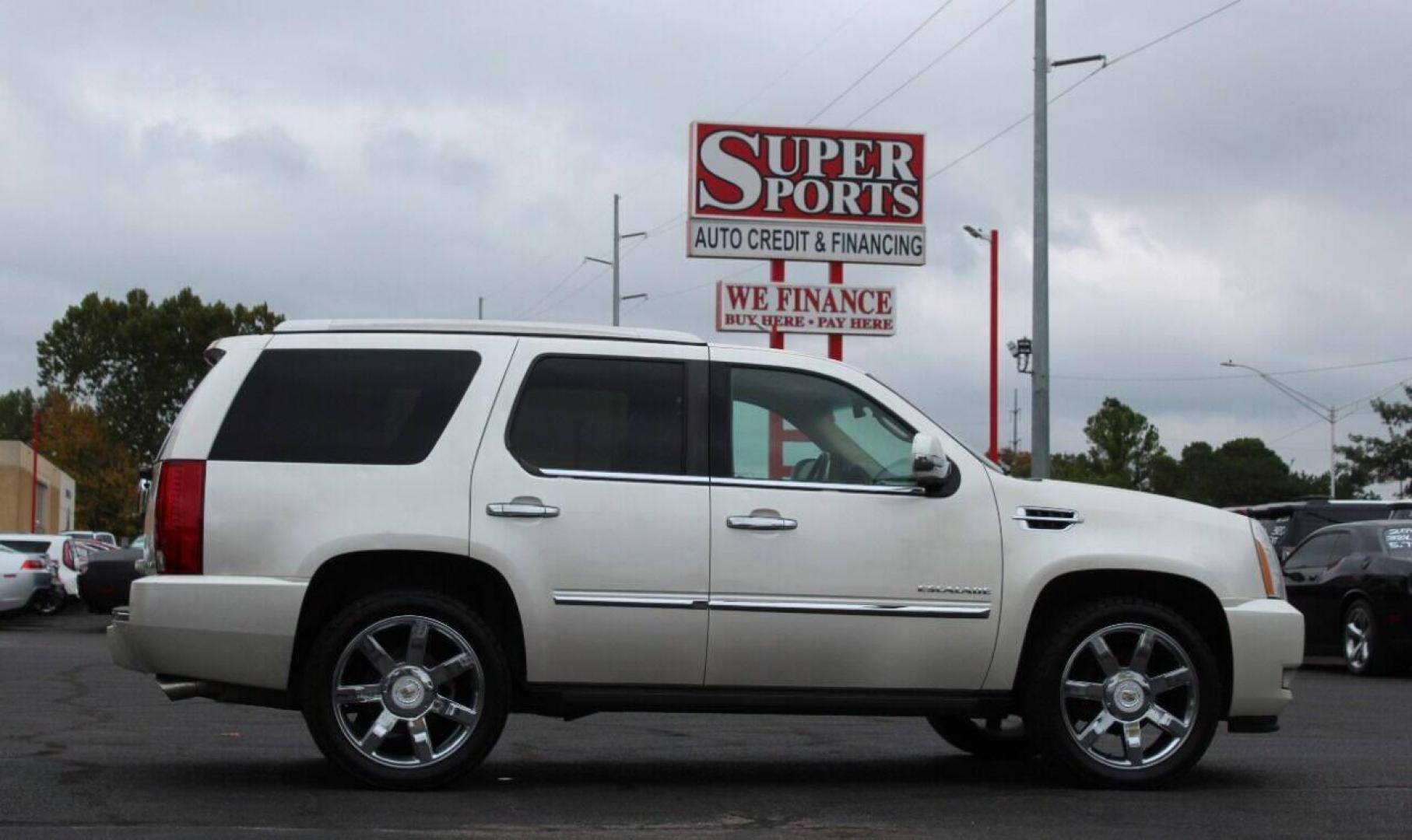 2011 White Cadillac Escalade AWD Premium (1GYS4CEF4BR) with an 6.2L V8 OHV 16V FFV engine, 6-Speed Automatic transmission, located at 4301 NW 39th , Oklahoma City, OK, 73112, (405) 949-5600, 35.512135, -97.598671 - NO DRIVERS LICENCE NO-FULL COVERAGE INSURANCE-NO CREDIT CHECK. COME ON OVER TO SUPERSPORTS AND TAKE A LOOK AND TEST DRIVE PLEASE GIVE US A CALL AT (405) 949-5600. NO LICENCIA DE MANEJAR- NO SEGURO DE COBERTURA TOTAL- NO VERIFICACION DE CREDITO. POR FAVOR VENGAN A SUPERSPORTS, ECHE UN VI - Photo#3