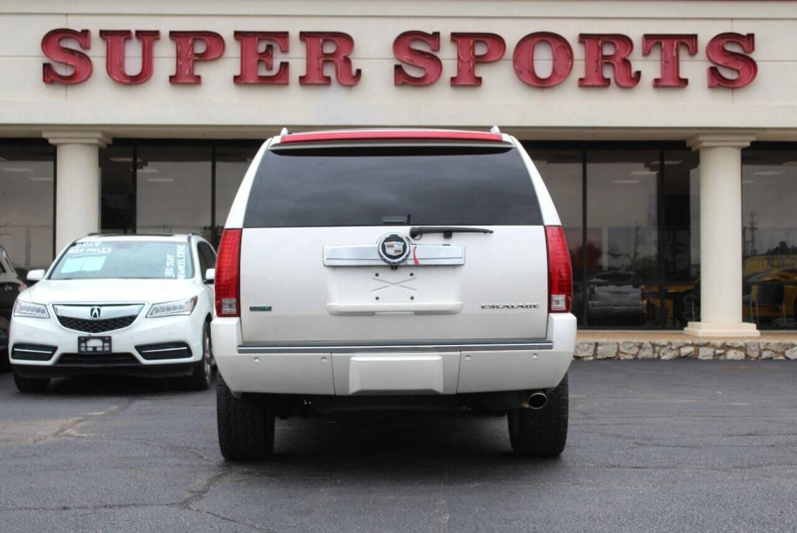 2011 White Cadillac Escalade AWD Premium (1GYS4CEF4BR) with an 6.2L V8 OHV 16V FFV engine, 6-Speed Automatic transmission, located at 4301 NW 39th , Oklahoma City, OK, 73112, (405) 949-5600, 35.512135, -97.598671 - NO DRIVERS LICENCE NO-FULL COVERAGE INSURANCE-NO CREDIT CHECK. COME ON OVER TO SUPERSPORTS AND TAKE A LOOK AND TEST DRIVE PLEASE GIVE US A CALL AT (405) 949-5600. NO LICENCIA DE MANEJAR- NO SEGURO DE COBERTURA TOTAL- NO VERIFICACION DE CREDITO. POR FAVOR VENGAN A SUPERSPORTS, ECHE UN VI - Photo#4