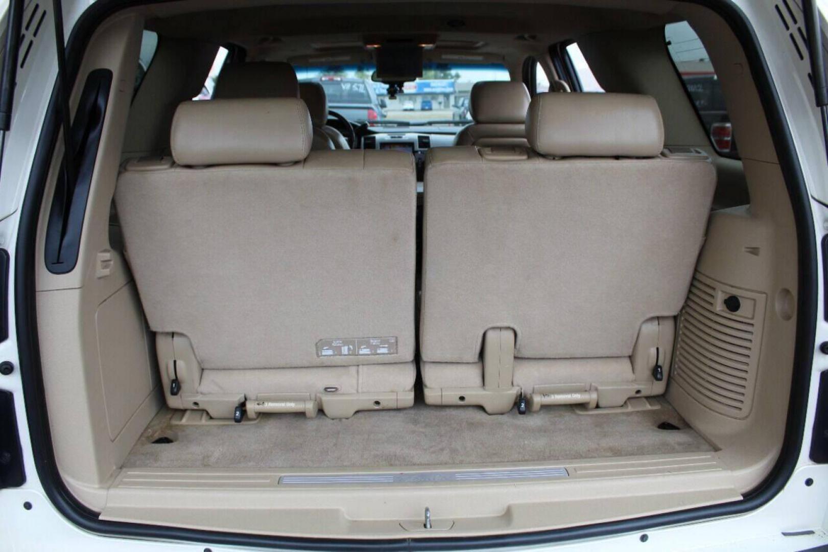 2011 White Cadillac Escalade AWD Premium (1GYS4CEF4BR) with an 6.2L V8 OHV 16V FFV engine, 6-Speed Automatic transmission, located at 4301 NW 39th , Oklahoma City, OK, 73112, (405) 949-5600, 35.512135, -97.598671 - NO DRIVERS LICENCE NO-FULL COVERAGE INSURANCE-NO CREDIT CHECK. COME ON OVER TO SUPERSPORTS AND TAKE A LOOK AND TEST DRIVE PLEASE GIVE US A CALL AT (405) 949-5600. NO LICENCIA DE MANEJAR- NO SEGURO DE COBERTURA TOTAL- NO VERIFICACION DE CREDITO. POR FAVOR VENGAN A SUPERSPORTS, ECHE UN VI - Photo#12