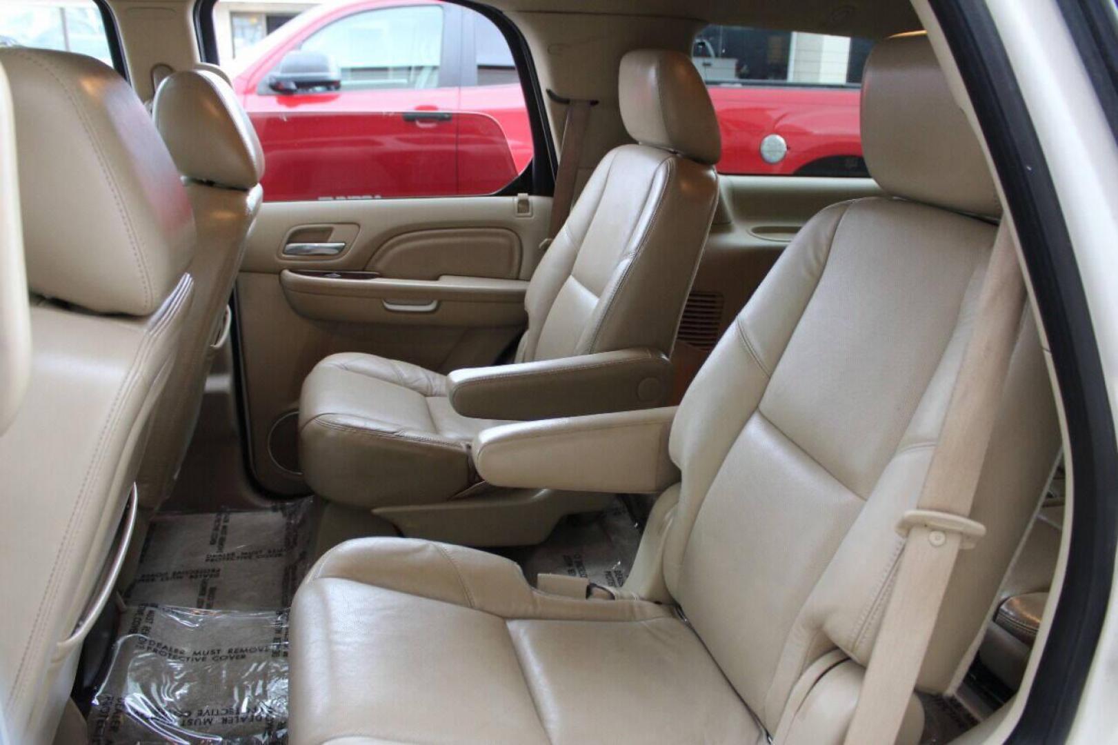 2011 White Cadillac Escalade AWD Premium (1GYS4CEF4BR) with an 6.2L V8 OHV 16V FFV engine, 6-Speed Automatic transmission, located at 4301 NW 39th , Oklahoma City, OK, 73112, (405) 949-5600, 35.512135, -97.598671 - NO DRIVERS LICENCE NO-FULL COVERAGE INSURANCE-NO CREDIT CHECK. COME ON OVER TO SUPERSPORTS AND TAKE A LOOK AND TEST DRIVE PLEASE GIVE US A CALL AT (405) 949-5600. NO LICENCIA DE MANEJAR- NO SEGURO DE COBERTURA TOTAL- NO VERIFICACION DE CREDITO. POR FAVOR VENGAN A SUPERSPORTS, ECHE UN VI - Photo#14