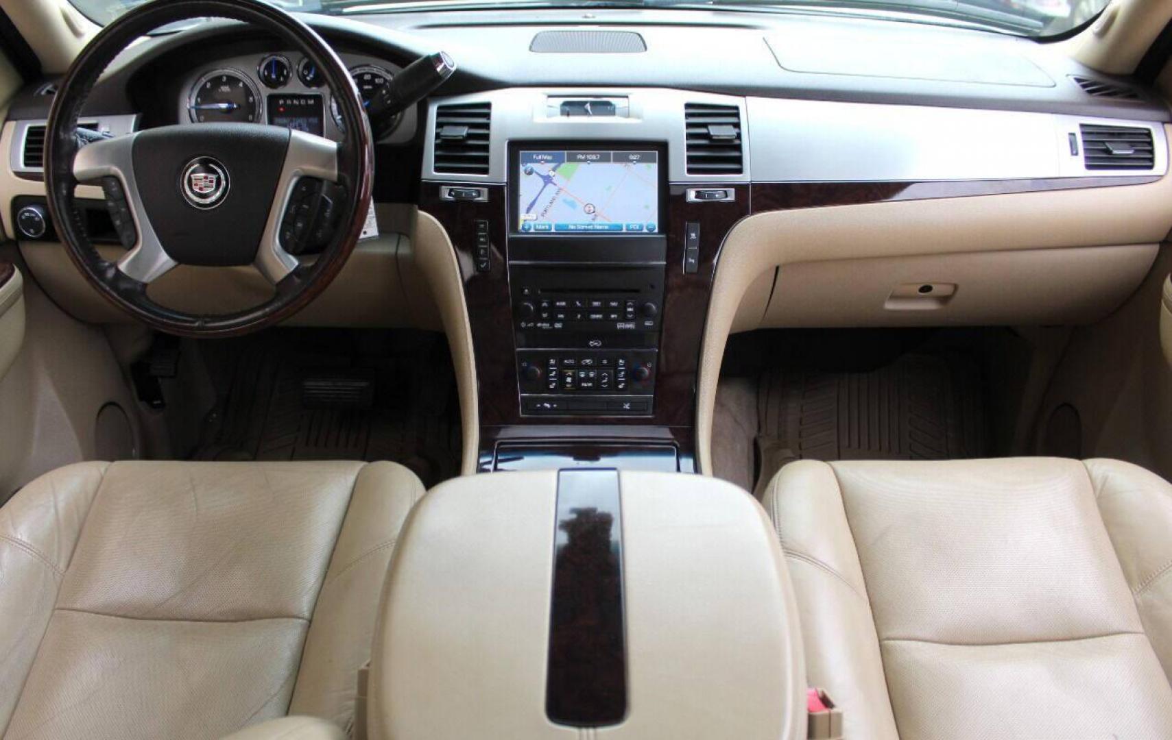 2011 White Cadillac Escalade AWD Premium (1GYS4CEF4BR) with an 6.2L V8 OHV 16V FFV engine, 6-Speed Automatic transmission, located at 4301 NW 39th , Oklahoma City, OK, 73112, (405) 949-5600, 35.512135, -97.598671 - NO DRIVERS LICENCE NO-FULL COVERAGE INSURANCE-NO CREDIT CHECK. COME ON OVER TO SUPERSPORTS AND TAKE A LOOK AND TEST DRIVE PLEASE GIVE US A CALL AT (405) 949-5600. NO LICENCIA DE MANEJAR- NO SEGURO DE COBERTURA TOTAL- NO VERIFICACION DE CREDITO. POR FAVOR VENGAN A SUPERSPORTS, ECHE UN VI - Photo#17