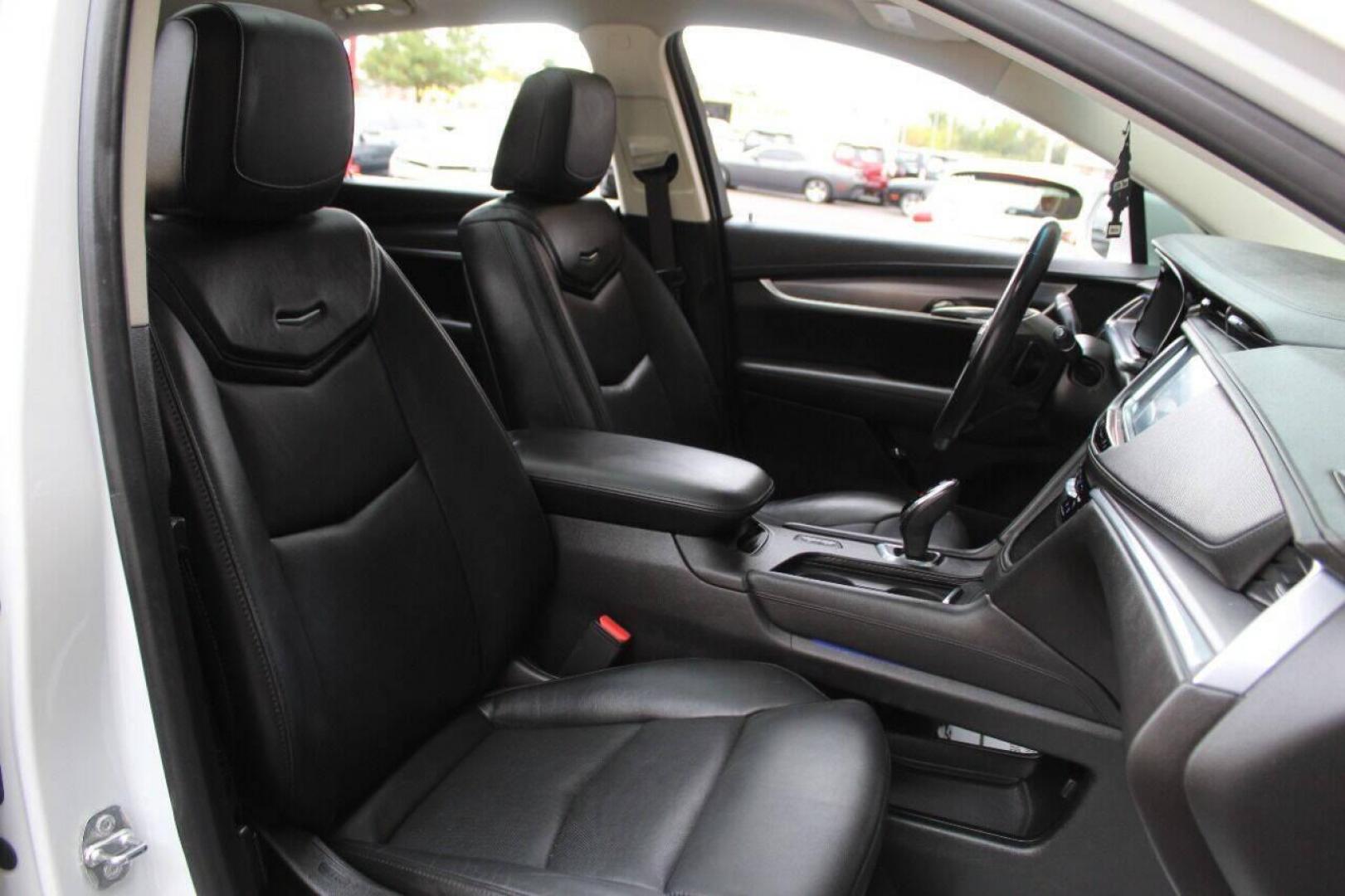 2019 White Cadillac XT5 Premium Luxury (1GYKNERS6KZ) with an 3.6L V6 DOHC 24V engine, 8A transmission, located at 4301 NW 39th , Oklahoma City, OK, 73112, (405) 949-5600, 35.512135, -97.598671 - NO DRIVERS LICENCE NO - FULL COVERAGE INSURANCE - NO CREDIT CHECK. COME ON OVER TO SUPERSPORTS AND TAKE A LOOK AND TEST DRIVE. PLEASE GIVE US A CALL AT (405) 949-5600. NO LICENCIA DE MANEJAR - NO SEGURO DE COBERTURA TOTAL - NO VERIFICACION DE CREDITO. POR FAVOR VENGAN A SUPERSPORTS, ECH - Photo#9