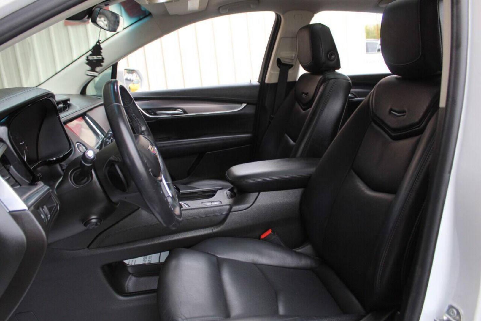 2019 White Cadillac XT5 Premium Luxury (1GYKNERS6KZ) with an 3.6L V6 DOHC 24V engine, 8A transmission, located at 4301 NW 39th , Oklahoma City, OK, 73112, (405) 949-5600, 35.512135, -97.598671 - NO DRIVERS LICENCE NO - FULL COVERAGE INSURANCE - NO CREDIT CHECK. COME ON OVER TO SUPERSPORTS AND TAKE A LOOK AND TEST DRIVE. PLEASE GIVE US A CALL AT (405) 949-5600. NO LICENCIA DE MANEJAR - NO SEGURO DE COBERTURA TOTAL - NO VERIFICACION DE CREDITO. POR FAVOR VENGAN A SUPERSPORTS, ECH - Photo#16
