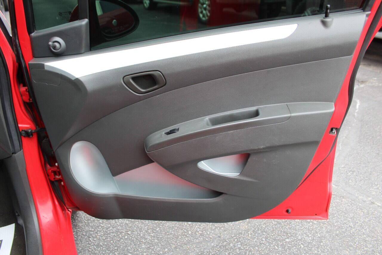 2013 Red Chevrolet Spark LS Manual (KL8CA6S95DC) with an 1.2L L4 16V DOHC engine, 5-Speed Manual transmission, located at 4301 NW 39th , Oklahoma City, OK, 73112, (405) 949-5600, 35.512135, -97.598671 - NO DRIVERS LICENCE -NO FULL COVERAGE INSURANCE - NO CREDIT CHECK. COME ON OVER TO SUPERSPORTS, TAKE A LOOK AND TEST DRIVE. PLEASE GIVE US A CALL AT (405) 949-5600. NO LICENCIA DE CONDUCIR - NO SEGURO DE COBERTURA TOTAL - NO VERIFICACION DE CREDITO. VISITENOS EN SUPERSPORTS, MIRE NUESTRO - Photo#8