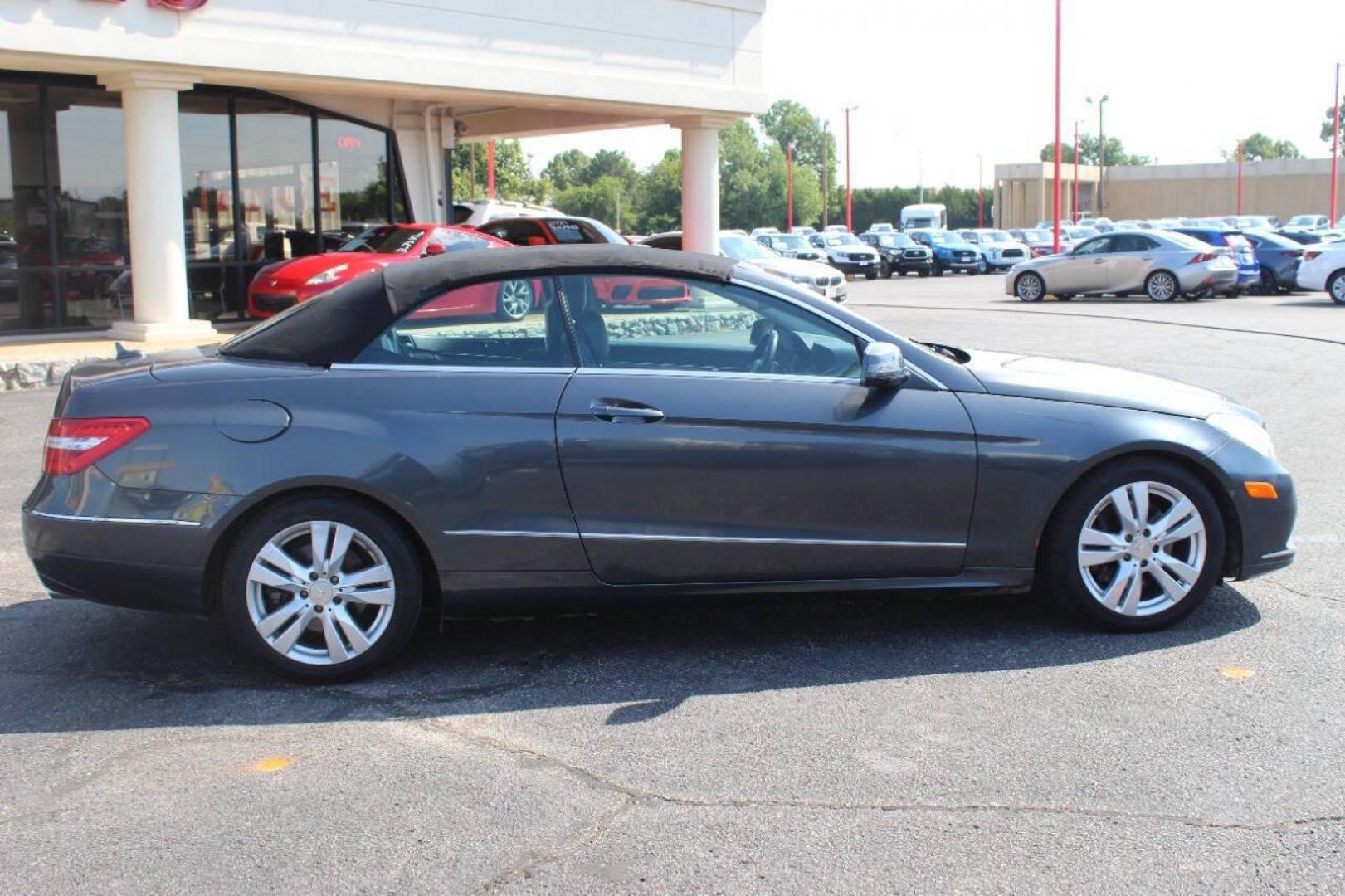 2012 Gray Mercedes-Benz E-Class E350 Cabriolet (WDDKK5KF9CF) with an 3.5L V6 DOHC 24V engine, 7-Speed Automatic transmission, located at 4301 NW 39th , Oklahoma City, OK, 73112, (405) 949-5600, 35.512135, -97.598671 - NO DRIVERS LICENSE - NO FULL COVERAGE INSURANCE - NO CREDIT CHECK. COME ON OVER TO SUPERSPORTS AND TAKE A LOOK AND TEST DRIVE PLEASE GIVE US A CALL AT (405) 949-5600. NO LICENCIA DE MANEJAR - NO SEGURO DE COBERTURA TOTAL - NO VERIFICACION DE CREDITO. POR FAVOR VENGAN A SUPERSPOR - Photo#3
