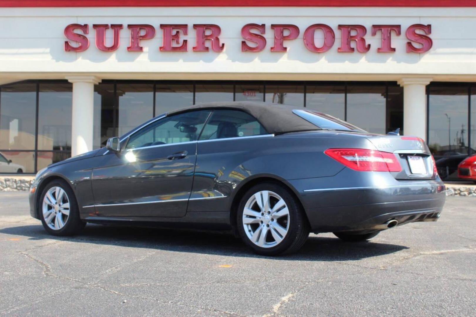 2012 Gray Mercedes-Benz E-Class E350 Cabriolet (WDDKK5KF9CF) with an 3.5L V6 DOHC 24V engine, 7-Speed Automatic transmission, located at 4301 NW 39th , Oklahoma City, OK, 73112, (405) 949-5600, 35.512135, -97.598671 - NO DRIVERS LICENSE - NO FULL COVERAGE INSURANCE - NO CREDIT CHECK. COME ON OVER TO SUPERSPORTS AND TAKE A LOOK AND TEST DRIVE PLEASE GIVE US A CALL AT (405) 949-5600. NO LICENCIA DE MANEJAR - NO SEGURO DE COBERTURA TOTAL - NO VERIFICACION DE CREDITO. POR FAVOR VENGAN A SUPERSPOR - Photo#5