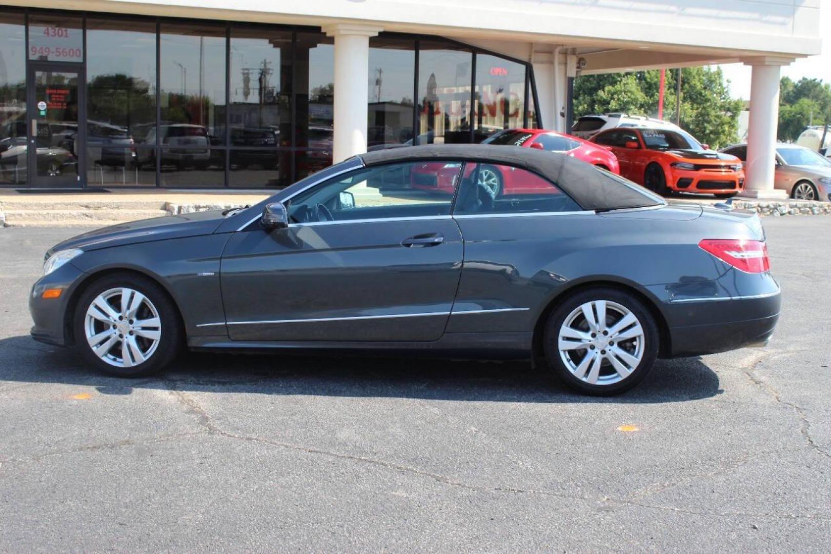 2012 Gray Mercedes-Benz E-Class E350 Cabriolet (WDDKK5KF9CF) with an 3.5L V6 DOHC 24V engine, 7-Speed Automatic transmission, located at 4301 NW 39th , Oklahoma City, OK, 73112, (405) 949-5600, 35.512135, -97.598671 - NO DRIVERS LICENSE - NO FULL COVERAGE INSURANCE - NO CREDIT CHECK. COME ON OVER TO SUPERSPORTS AND TAKE A LOOK AND TEST DRIVE PLEASE GIVE US A CALL AT (405) 949-5600. NO LICENCIA DE MANEJAR - NO SEGURO DE COBERTURA TOTAL - NO VERIFICACION DE CREDITO. POR FAVOR VENGAN A SUPERSPOR - Photo#6