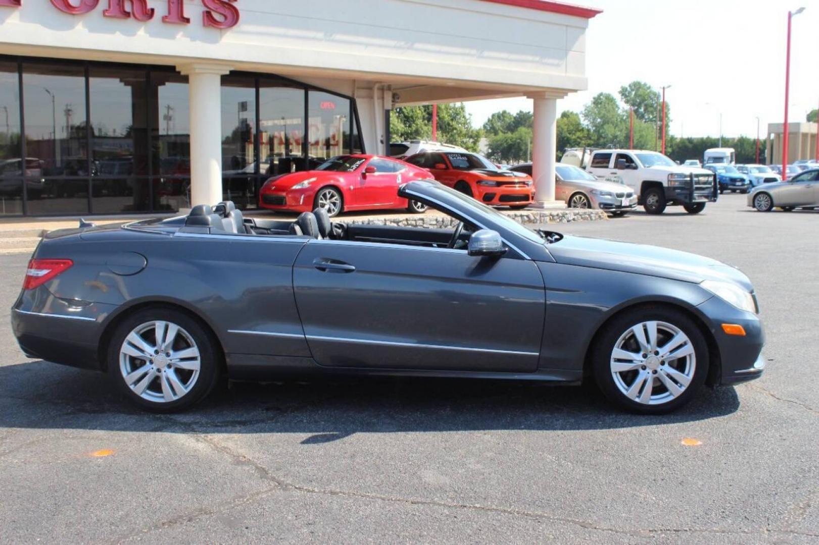 2012 Gray Mercedes-Benz E-Class E350 Cabriolet (WDDKK5KF9CF) with an 3.5L V6 DOHC 24V engine, 7-Speed Automatic transmission, located at 4301 NW 39th , Oklahoma City, OK, 73112, (405) 949-5600, 35.512135, -97.598671 - NO DRIVERS LICENSE - NO FULL COVERAGE INSURANCE - NO CREDIT CHECK. COME ON OVER TO SUPERSPORTS AND TAKE A LOOK AND TEST DRIVE PLEASE GIVE US A CALL AT (405) 949-5600. NO LICENCIA DE MANEJAR - NO SEGURO DE COBERTURA TOTAL - NO VERIFICACION DE CREDITO. POR FAVOR VENGAN A SUPERSPOR - Photo#9