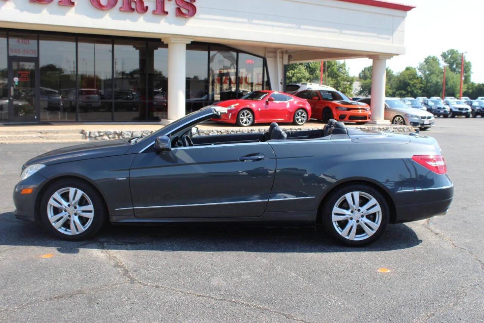 2012 Gray Mercedes-Benz E-Class E350 Cabriolet (WDDKK5KF9CF) with an 3.5L V6 DOHC 24V engine, 7-Speed Automatic transmission, located at 4301 NW 39th , Oklahoma City, OK, 73112, (405) 949-5600, 35.512135, -97.598671 - NO DRIVERS LICENSE - NO FULL COVERAGE INSURANCE - NO CREDIT CHECK. COME ON OVER TO SUPERSPORTS AND TAKE A LOOK AND TEST DRIVE PLEASE GIVE US A CALL AT (405) 949-5600. NO LICENCIA DE MANEJAR - NO SEGURO DE COBERTURA TOTAL - NO VERIFICACION DE CREDITO. POR FAVOR VENGAN A SUPERSPOR - Photo#12