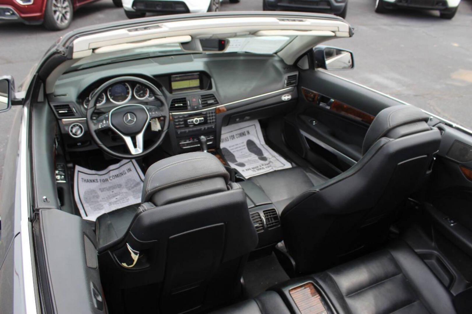 2012 Gray Mercedes-Benz E-Class E350 Cabriolet (WDDKK5KF9CF) with an 3.5L V6 DOHC 24V engine, 7-Speed Automatic transmission, located at 4301 NW 39th , Oklahoma City, OK, 73112, (405) 949-5600, 35.512135, -97.598671 - NO DRIVERS LICENSE - NO FULL COVERAGE INSURANCE - NO CREDIT CHECK. COME ON OVER TO SUPERSPORTS AND TAKE A LOOK AND TEST DRIVE PLEASE GIVE US A CALL AT (405) 949-5600. NO LICENCIA DE MANEJAR - NO SEGURO DE COBERTURA TOTAL - NO VERIFICACION DE CREDITO. POR FAVOR VENGAN A SUPERSPOR - Photo#23
