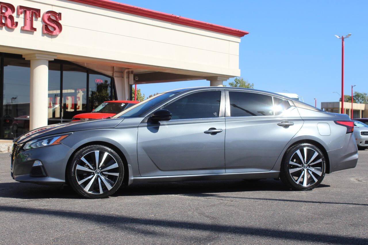 2020 Gray Nissan Altima 2.5 SR (1N4BL4CV3LN) with an 2.5L I4 2.5L I4 engine, CVT transmission, located at 4301 NW 39th , Oklahoma City, OK, 73112, (405) 949-5600, 35.512135, -97.598671 - Hablamos espanol. SPEND SMART --- BUY FROM SUPER SPORTS. ALL PRICES, DOWN PAYMENTS, PAYMENTS, AND FINANCE TERMS ARE NEGOTIABLE AT THE TIME OF APPROVAL. WE WILL WORK WITH YOU TO FIT YOUR BUDGET. WE WILL EVEN LOWER AND ADJUST THE NUMBERS TO HELP MAKE THE VEHICLE MORE AFFORDABLE FOR YOU.- Photo#6