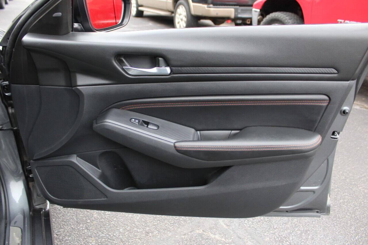 2020 Gray Nissan Altima 2.5 SR (1N4BL4CV3LN) with an 2.5L I4 2.5L I4 engine, CVT transmission, located at 4301 NW 39th , Oklahoma City, OK, 73112, (405) 949-5600, 35.512135, -97.598671 - Hablamos espanol. SPEND SMART --- BUY FROM SUPER SPORTS. ALL PRICES, DOWN PAYMENTS, PAYMENTS, AND FINANCE TERMS ARE NEGOTIABLE AT THE TIME OF APPROVAL. WE WILL WORK WITH YOU TO FIT YOUR BUDGET. WE WILL EVEN LOWER AND ADJUST THE NUMBERS TO HELP MAKE THE VEHICLE MORE AFFORDABLE FOR YOU.- Photo#9