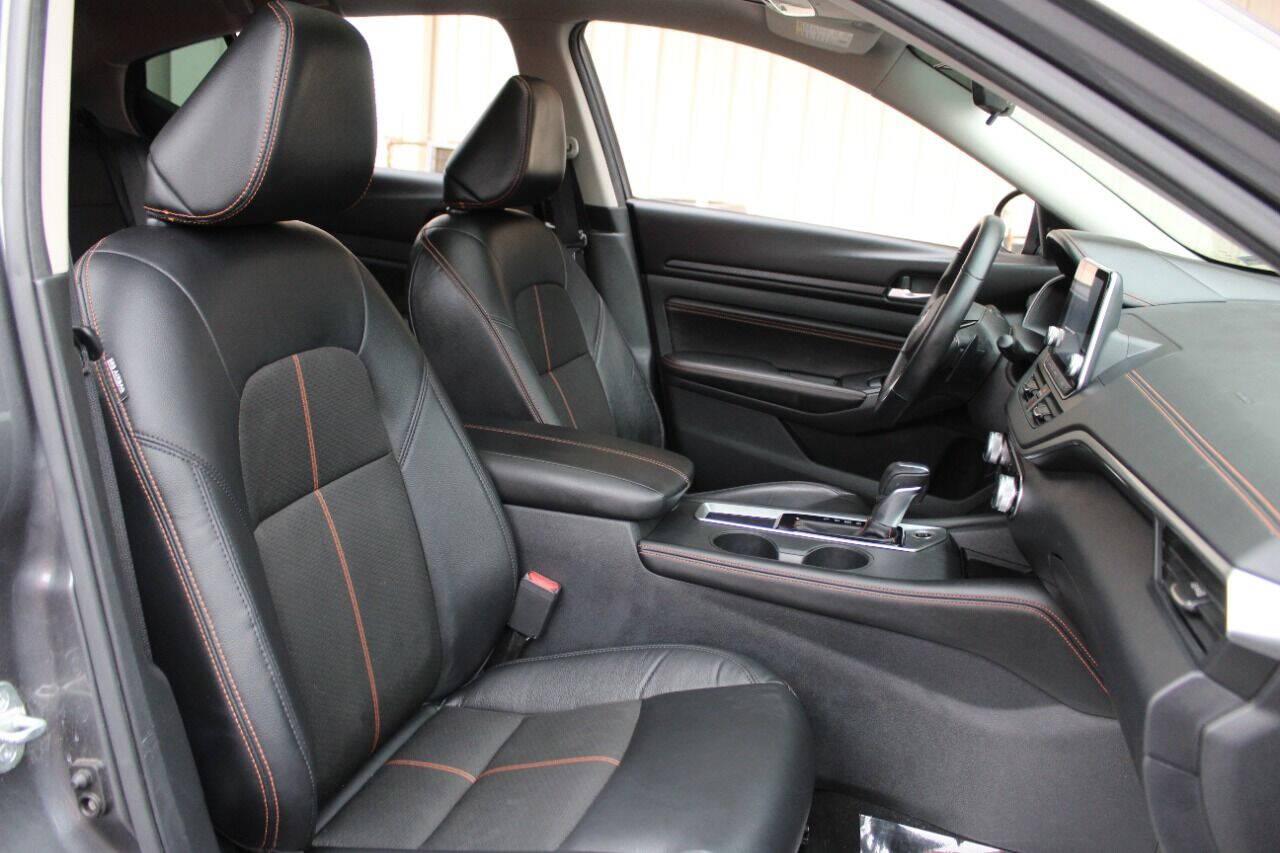 2020 Gray Nissan Altima 2.5 SR (1N4BL4CV3LN) with an 2.5L I4 2.5L I4 engine, CVT transmission, located at 4301 NW 39th , Oklahoma City, OK, 73112, (405) 949-5600, 35.512135, -97.598671 - Hablamos espanol. SPEND SMART --- BUY FROM SUPER SPORTS. ALL PRICES, DOWN PAYMENTS, PAYMENTS, AND FINANCE TERMS ARE NEGOTIABLE AT THE TIME OF APPROVAL. WE WILL WORK WITH YOU TO FIT YOUR BUDGET. WE WILL EVEN LOWER AND ADJUST THE NUMBERS TO HELP MAKE THE VEHICLE MORE AFFORDABLE FOR YOU.- Photo#10