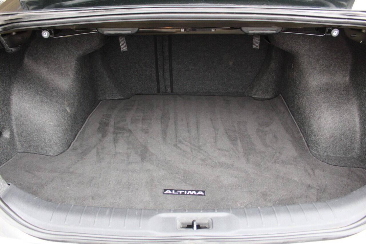 2020 Gray Nissan Altima 2.5 SR (1N4BL4CV3LN) with an 2.5L I4 2.5L I4 engine, CVT transmission, located at 4301 NW 39th , Oklahoma City, OK, 73112, (405) 949-5600, 35.512135, -97.598671 - Hablamos espanol. SPEND SMART --- BUY FROM SUPER SPORTS. ALL PRICES, DOWN PAYMENTS, PAYMENTS, AND FINANCE TERMS ARE NEGOTIABLE AT THE TIME OF APPROVAL. WE WILL WORK WITH YOU TO FIT YOUR BUDGET. WE WILL EVEN LOWER AND ADJUST THE NUMBERS TO HELP MAKE THE VEHICLE MORE AFFORDABLE FOR YOU.- Photo#13