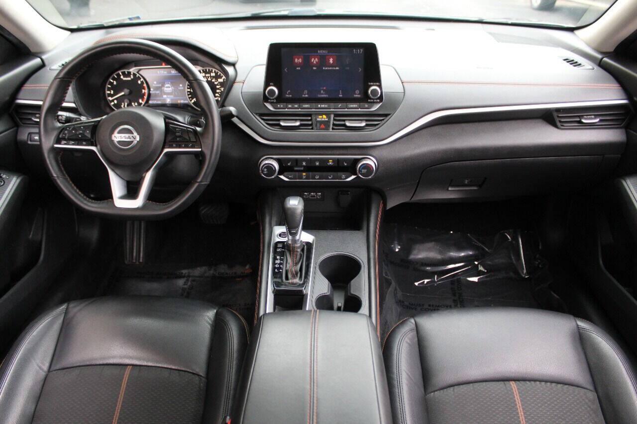 2020 Gray Nissan Altima 2.5 SR (1N4BL4CV3LN) with an 2.5L I4 2.5L I4 engine, CVT transmission, located at 4301 NW 39th , Oklahoma City, OK, 73112, (405) 949-5600, 35.512135, -97.598671 - Hablamos espanol. SPEND SMART --- BUY FROM SUPER SPORTS. ALL PRICES, DOWN PAYMENTS, PAYMENTS, AND FINANCE TERMS ARE NEGOTIABLE AT THE TIME OF APPROVAL. WE WILL WORK WITH YOU TO FIT YOUR BUDGET. WE WILL EVEN LOWER AND ADJUST THE NUMBERS TO HELP MAKE THE VEHICLE MORE AFFORDABLE FOR YOU.- Photo#18