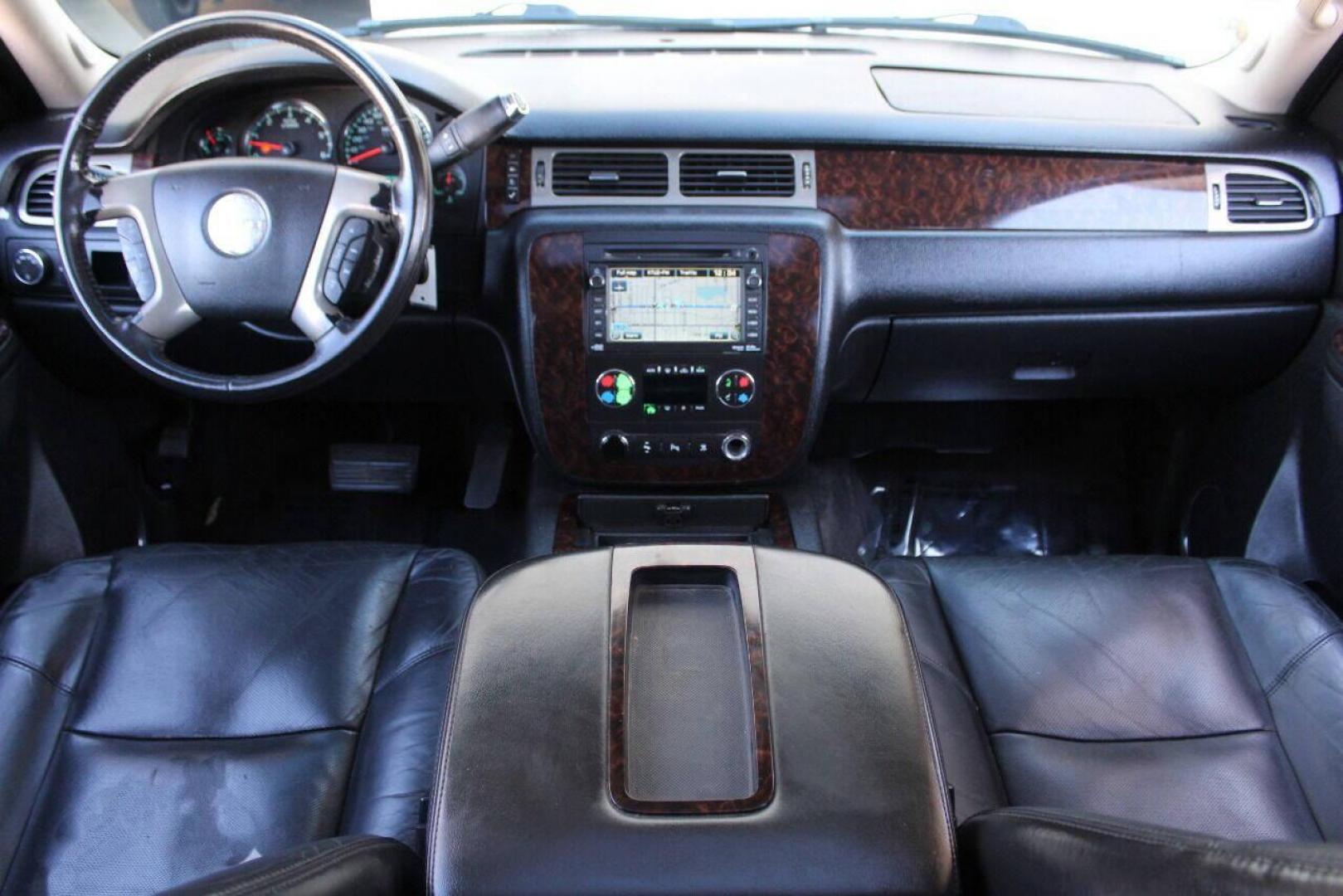 2011 Black GMC Yukon Denali 4WD (1GKS2EEF2BR) with an 6.2L V8 OHV 16V engine, 4-Speed Automatic transmission, located at 4301 NW 39th , Oklahoma City, OK, 73112, (405) 949-5600, 35.512135, -97.598671 - Photo#18