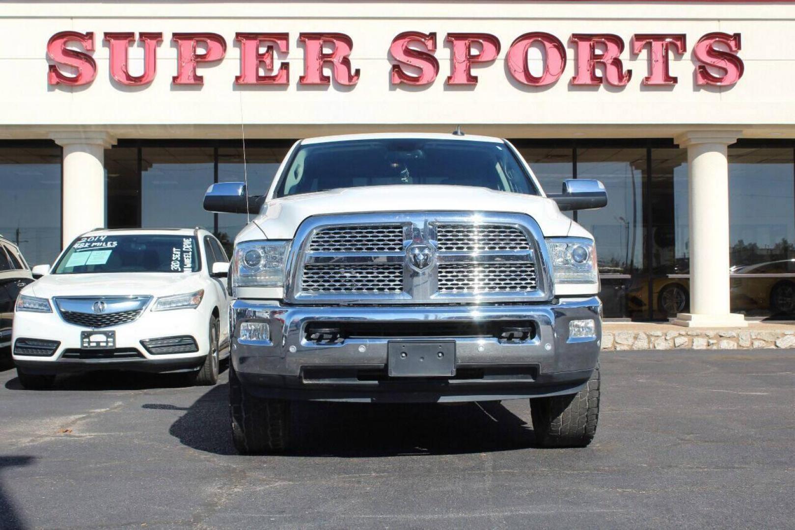 2018 White RAM 2500 Laramie Crew Cab SWB 4WD (3C6UR5FJ3JG) with an 6.4L V8 6.4L V8 engine, Automatic 6-Speed transmission, located at 4301 NW 39th , Oklahoma City, OK, 73112, (405) 949-5600, 35.512135, -97.598671 - NO DRIVERS LICENSE - NO FULL COVERAGE INSURANCE - NO CREDIT CHECK. COME ON OVER TO SUPERSPORTS AND TAKE A LOOK AND TEST DRIVE. PLEASE GIVE US A CALL AT (405) 949-5600. NO LICENCIA DE MANEJAR - NO SEGURO DE COBERTURA TOTAL - NO VERIFICACION DE CREDITO. POR FAVOR VENGAN A SUPERSPORTS, ECH - Photo#0