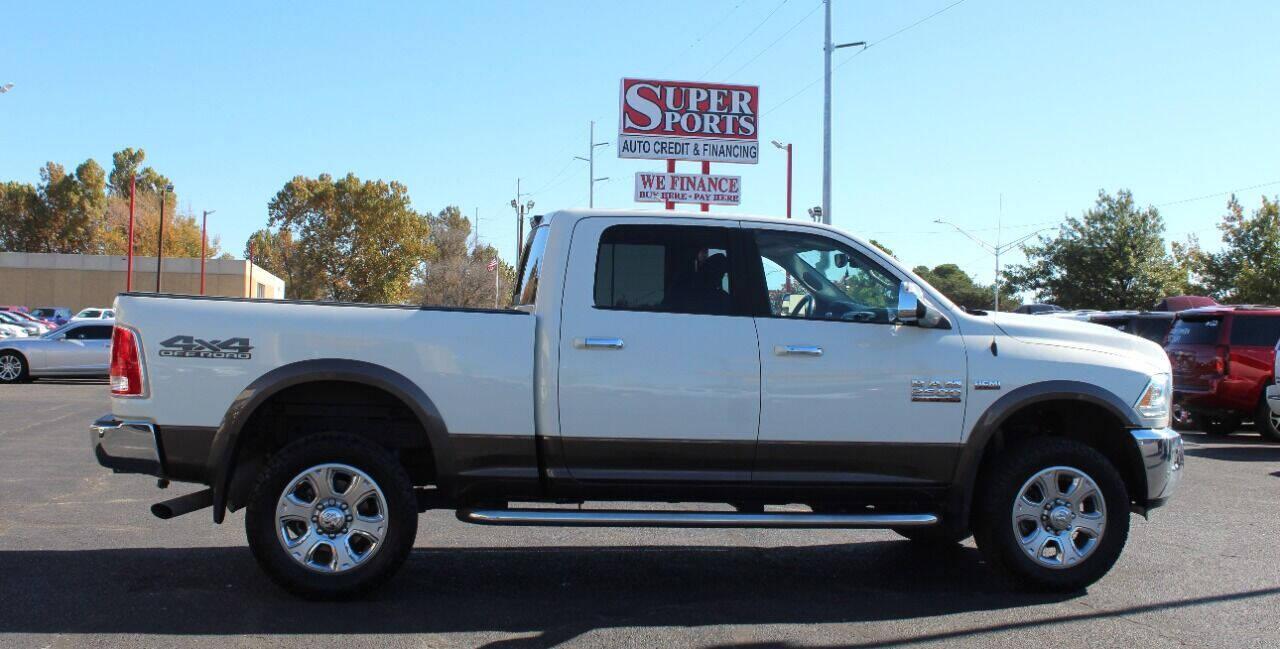 2018 White RAM 2500 Laramie Crew Cab SWB 4WD (3C6UR5FJ3JG) with an 6.4L V8 6.4L V8 engine, Automatic 6-Speed transmission, located at 4301 NW 39th , Oklahoma City, OK, 73112, (405) 949-5600, 35.512135, -97.598671 - NO DRIVERS LICENSE - NO FULL COVERAGE INSURANCE - NO CREDIT CHECK. COME ON OVER TO SUPERSPORTS AND TAKE A LOOK AND TEST DRIVE. PLEASE GIVE US A CALL AT (405) 949-5600. NO LICENCIA DE MANEJAR - NO SEGURO DE COBERTURA TOTAL - NO VERIFICACION DE CREDITO. POR FAVOR VENGAN A SUPERSPORTS, ECH - Photo#3