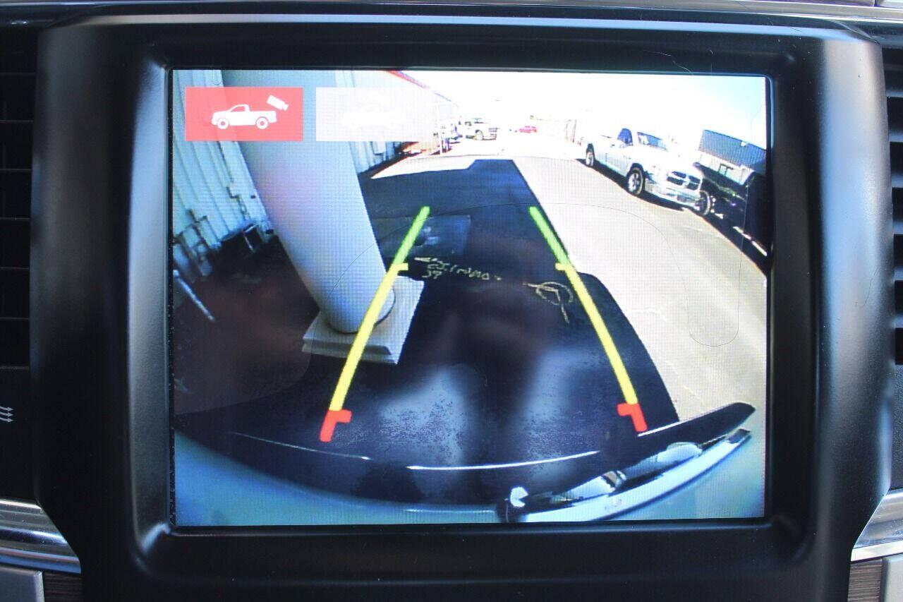 2018 White RAM 2500 Laramie Crew Cab SWB 4WD (3C6UR5FJ3JG) with an 6.4L V8 6.4L V8 engine, Automatic 6-Speed transmission, located at 4301 NW 39th , Oklahoma City, OK, 73112, (405) 949-5600, 35.512135, -97.598671 - NO DRIVERS LICENSE - NO FULL COVERAGE INSURANCE - NO CREDIT CHECK. COME ON OVER TO SUPERSPORTS AND TAKE A LOOK AND TEST DRIVE. PLEASE GIVE US A CALL AT (405) 949-5600. NO LICENCIA DE MANEJAR - NO SEGURO DE COBERTURA TOTAL - NO VERIFICACION DE CREDITO. POR FAVOR VENGAN A SUPERSPORTS, ECH - Photo#18