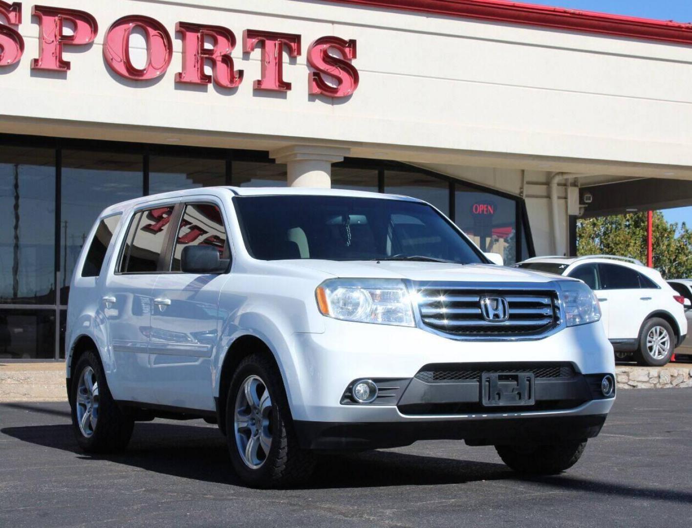 2015 White Honda Pilot EX-L 4WD 5-Spd AT (5FNYF4H5XFB) with an 3.5L V6 SOHC 24V engine, 5-Speed Automatic transmission, located at 4301 NW 39th , Oklahoma City, OK, 73112, (405) 949-5600, 35.512135, -97.598671 - NO DRIVERS LICENCE NO-FULL COVERAGE INSURANCE-NO CREDIT CHECK. COME ON OVER TO SUPERSPORTS AND TAKE A LOOK AND TEST DRIVE. PLEASE GIVE US A CALL AT (405) 949-5600. NO LICENSIA DE MANEJAR- NO SEGURO DE COBERTURA TOTAL- NO VERIFICACCION DE CREDITO. POR FAVOR VENGAN A SUPERSPORTS, ECHE UN - Photo#2