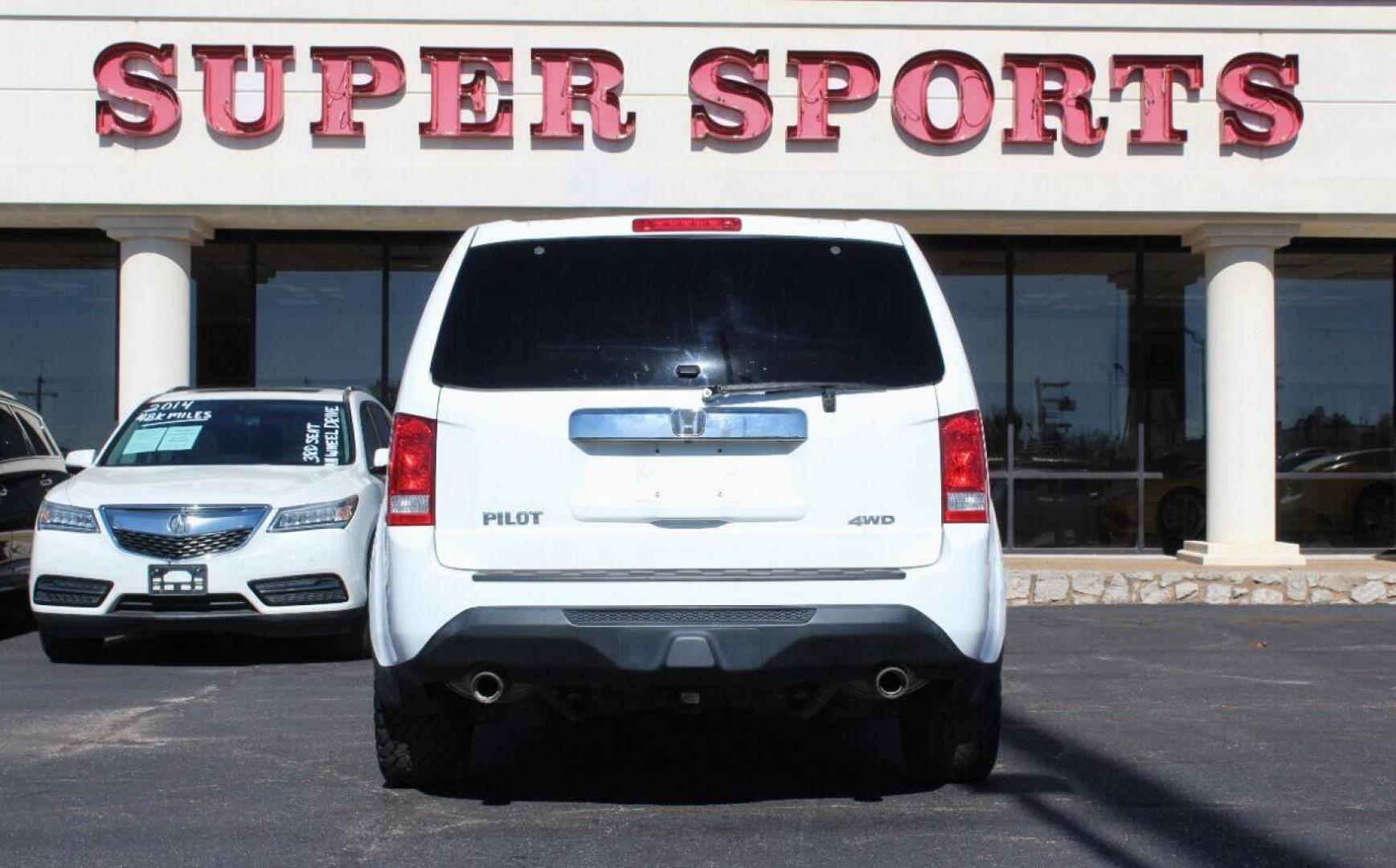 2015 White Honda Pilot EX-L 4WD 5-Spd AT (5FNYF4H5XFB) with an 3.5L V6 SOHC 24V engine, 5-Speed Automatic transmission, located at 4301 NW 39th , Oklahoma City, OK, 73112, (405) 949-5600, 35.512135, -97.598671 - NO DRIVERS LICENCE NO-FULL COVERAGE INSURANCE-NO CREDIT CHECK. COME ON OVER TO SUPERSPORTS AND TAKE A LOOK AND TEST DRIVE. PLEASE GIVE US A CALL AT (405) 949-5600. NO LICENSIA DE MANEJAR- NO SEGURO DE COBERTURA TOTAL- NO VERIFICACCION DE CREDITO. POR FAVOR VENGAN A SUPERSPORTS, ECHE UN - Photo#4