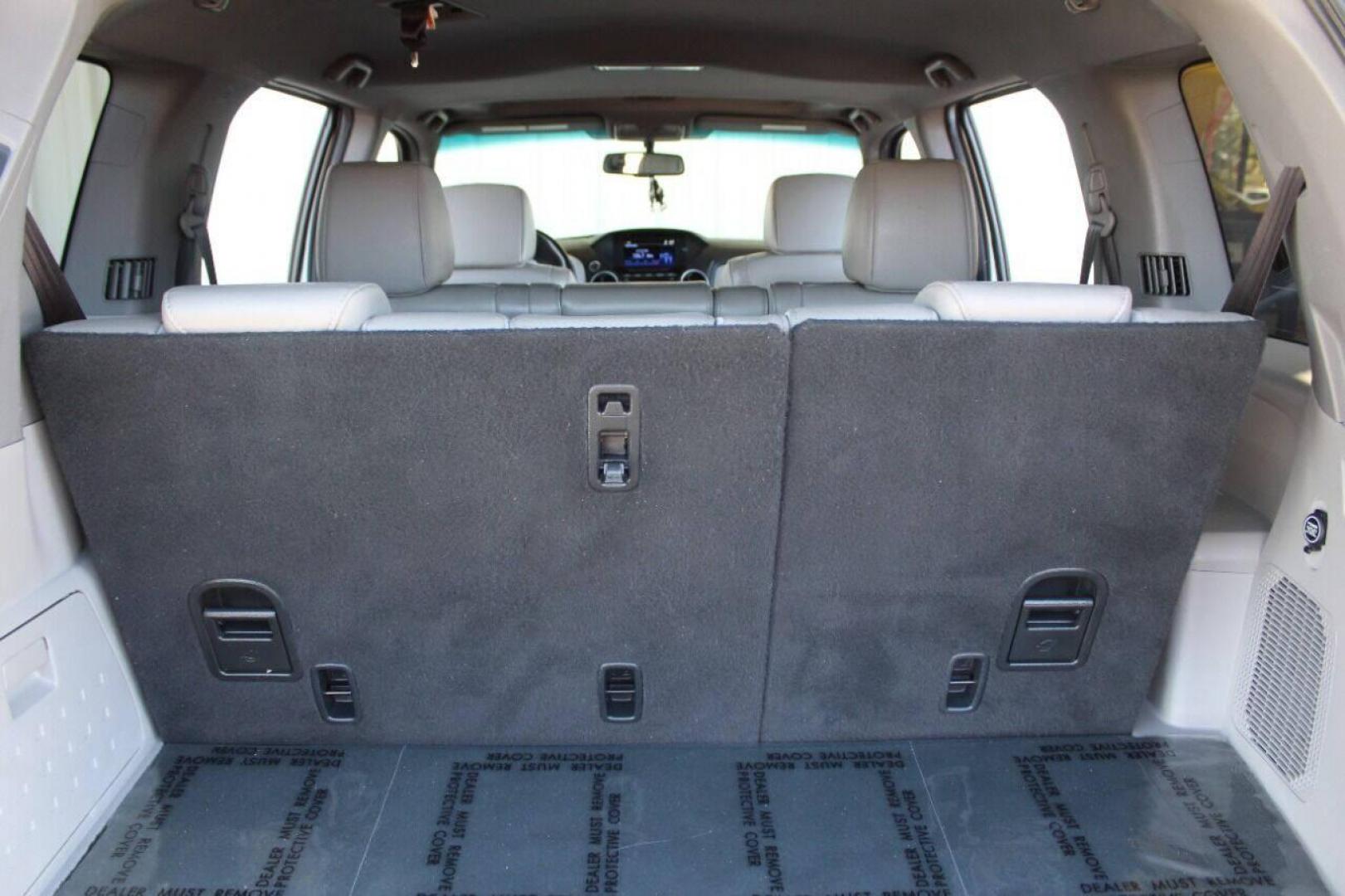 2015 White Honda Pilot EX-L 4WD 5-Spd AT (5FNYF4H5XFB) with an 3.5L V6 SOHC 24V engine, 5-Speed Automatic transmission, located at 4301 NW 39th , Oklahoma City, OK, 73112, (405) 949-5600, 35.512135, -97.598671 - NO DRIVERS LICENCE NO-FULL COVERAGE INSURANCE-NO CREDIT CHECK. COME ON OVER TO SUPERSPORTS AND TAKE A LOOK AND TEST DRIVE. PLEASE GIVE US A CALL AT (405) 949-5600. NO LICENSIA DE MANEJAR- NO SEGURO DE COBERTURA TOTAL- NO VERIFICACCION DE CREDITO. POR FAVOR VENGAN A SUPERSPORTS, ECHE UN - Photo#13