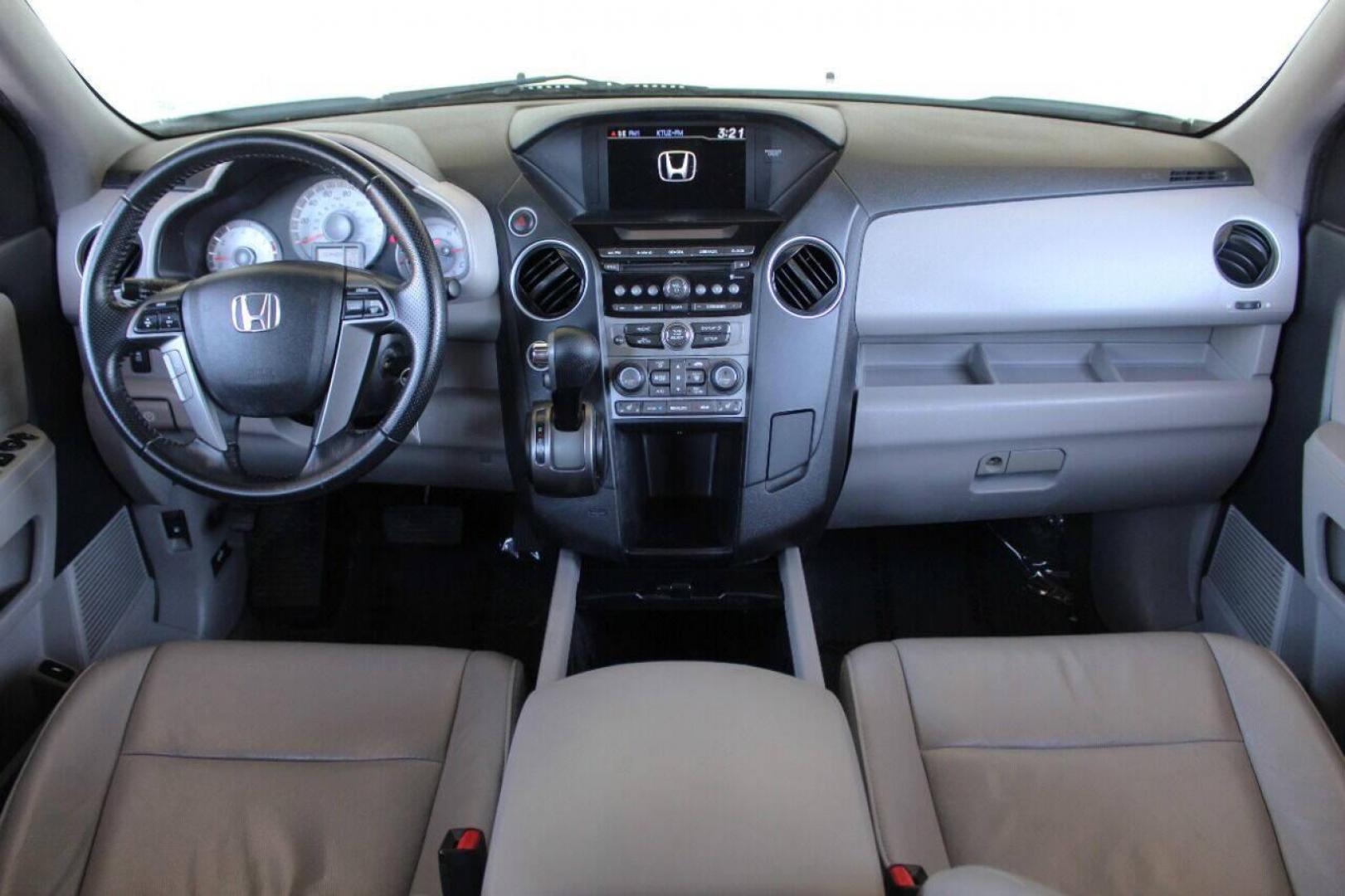 2015 White Honda Pilot EX-L 4WD 5-Spd AT (5FNYF4H5XFB) with an 3.5L V6 SOHC 24V engine, 5-Speed Automatic transmission, located at 4301 NW 39th , Oklahoma City, OK, 73112, (405) 949-5600, 35.512135, -97.598671 - NO DRIVERS LICENCE NO-FULL COVERAGE INSURANCE-NO CREDIT CHECK. COME ON OVER TO SUPERSPORTS AND TAKE A LOOK AND TEST DRIVE. PLEASE GIVE US A CALL AT (405) 949-5600. NO LICENSIA DE MANEJAR- NO SEGURO DE COBERTURA TOTAL- NO VERIFICACCION DE CREDITO. POR FAVOR VENGAN A SUPERSPORTS, ECHE UN - Photo#18