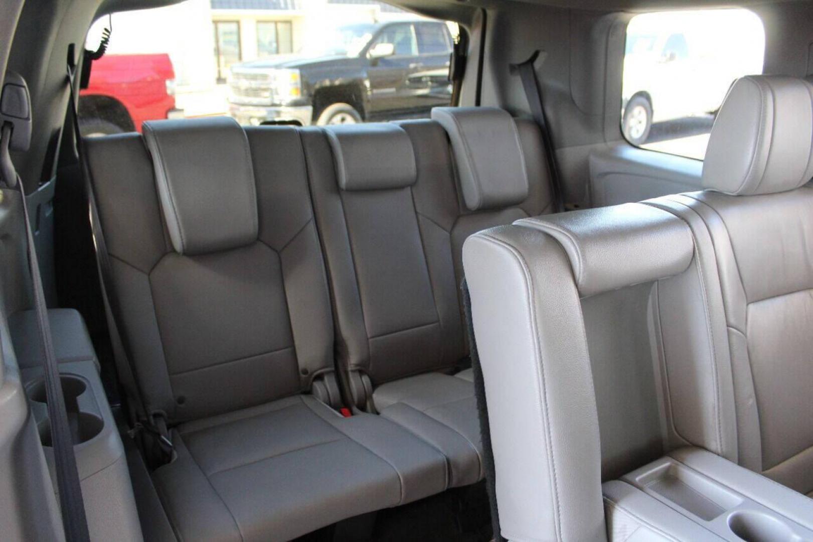 2015 White Honda Pilot EX-L 4WD 5-Spd AT (5FNYF4H5XFB) with an 3.5L V6 SOHC 24V engine, 5-Speed Automatic transmission, located at 4301 NW 39th , Oklahoma City, OK, 73112, (405) 949-5600, 35.512135, -97.598671 - NO DRIVERS LICENCE NO-FULL COVERAGE INSURANCE-NO CREDIT CHECK. COME ON OVER TO SUPERSPORTS AND TAKE A LOOK AND TEST DRIVE. PLEASE GIVE US A CALL AT (405) 949-5600. NO LICENSIA DE MANEJAR- NO SEGURO DE COBERTURA TOTAL- NO VERIFICACCION DE CREDITO. POR FAVOR VENGAN A SUPERSPORTS, ECHE UN - Photo#12