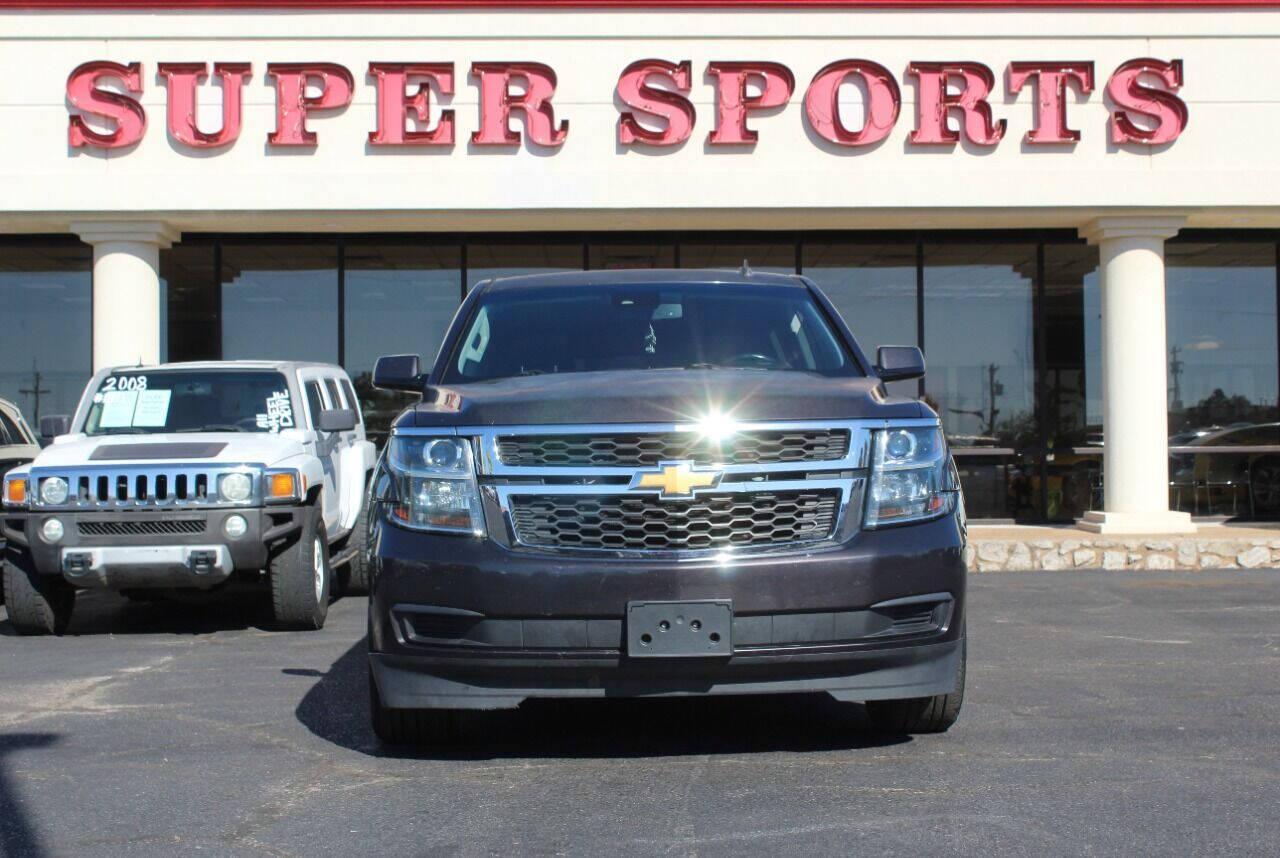2015 Black Chevrolet Suburban LT 1500 2WD (1GNSCJKC8FR) with an 5.3L V8 5.3L V8 engine, Automatic 6-Speed transmission, located at 4301 NW 39th , Oklahoma City, OK, 73112, (405) 949-5600, 35.512135, -97.598671 - NO DRIVERS LICENCE - NO FULL COVERAGE INSURANCE - NO CREDIT CHECK. COME ON OVER TO SUPERSPORTS AND TAKE A LOOK AND TEST DRIVE. PLEASE GIVE US A CALL AT (405) 949-5600. NO LICENCIA DE MANEJAR - NO SEGURO DE COBERTURA TOTAL - NO VERIFICACION DE CREDITO. POR FAVOR VENGAN A SUPERSPORTS, E - Photo#2