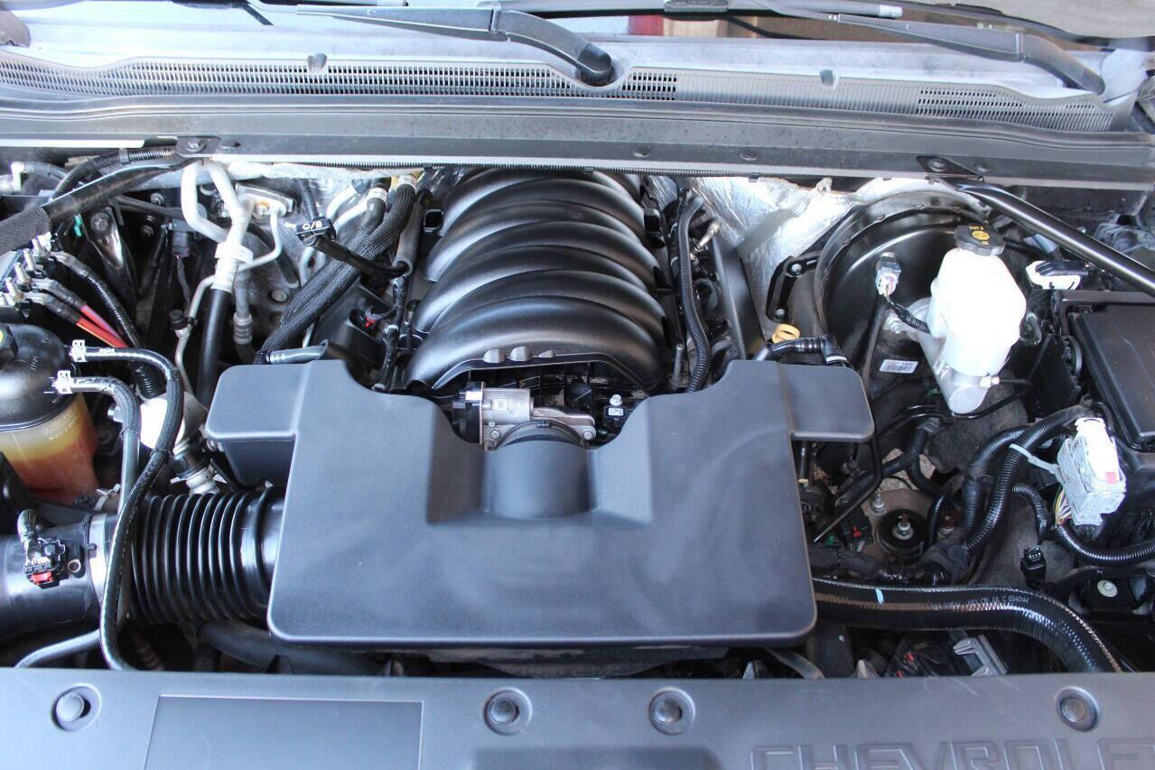 2015 Black Chevrolet Suburban LT 1500 2WD (1GNSCJKC8FR) with an 5.3L V8 5.3L V8 engine, Automatic 6-Speed transmission, located at 4301 NW 39th , Oklahoma City, OK, 73112, (405) 949-5600, 35.512135, -97.598671 - NO DRIVERS LICENCE - NO FULL COVERAGE INSURANCE - NO CREDIT CHECK. COME ON OVER TO SUPERSPORTS AND TAKE A LOOK AND TEST DRIVE. PLEASE GIVE US A CALL AT (405) 949-5600. NO LICENCIA DE MANEJAR - NO SEGURO DE COBERTURA TOTAL - NO VERIFICACION DE CREDITO. POR FAVOR VENGAN A SUPERSPORTS, E - Photo#7