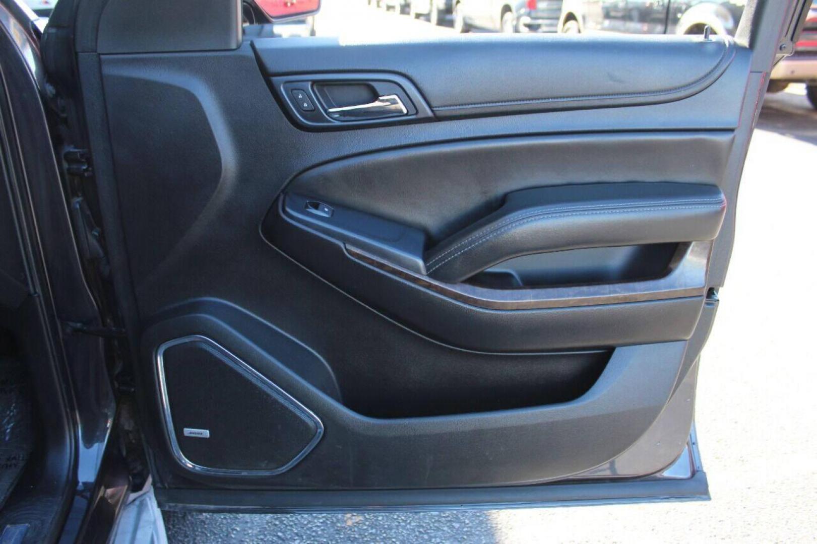2015 Black Chevrolet Suburban LT 1500 2WD (1GNSCJKC8FR) with an 5.3L V8 5.3L V8 engine, Automatic 6-Speed transmission, located at 4301 NW 39th , Oklahoma City, OK, 73112, (405) 949-5600, 35.512135, -97.598671 - NO DRIVERS LICENCE - NO FULL COVERAGE INSURANCE - NO CREDIT CHECK. COME ON OVER TO SUPERSPORTS AND TAKE A LOOK AND TEST DRIVE. PLEASE GIVE US A CALL AT (405) 949-5600. NO LICENCIA DE MANEJAR - NO SEGURO DE COBERTURA TOTAL - NO VERIFICACION DE CREDITO. POR FAVOR VENGAN A SUPERSPORTS, E- Photo#8