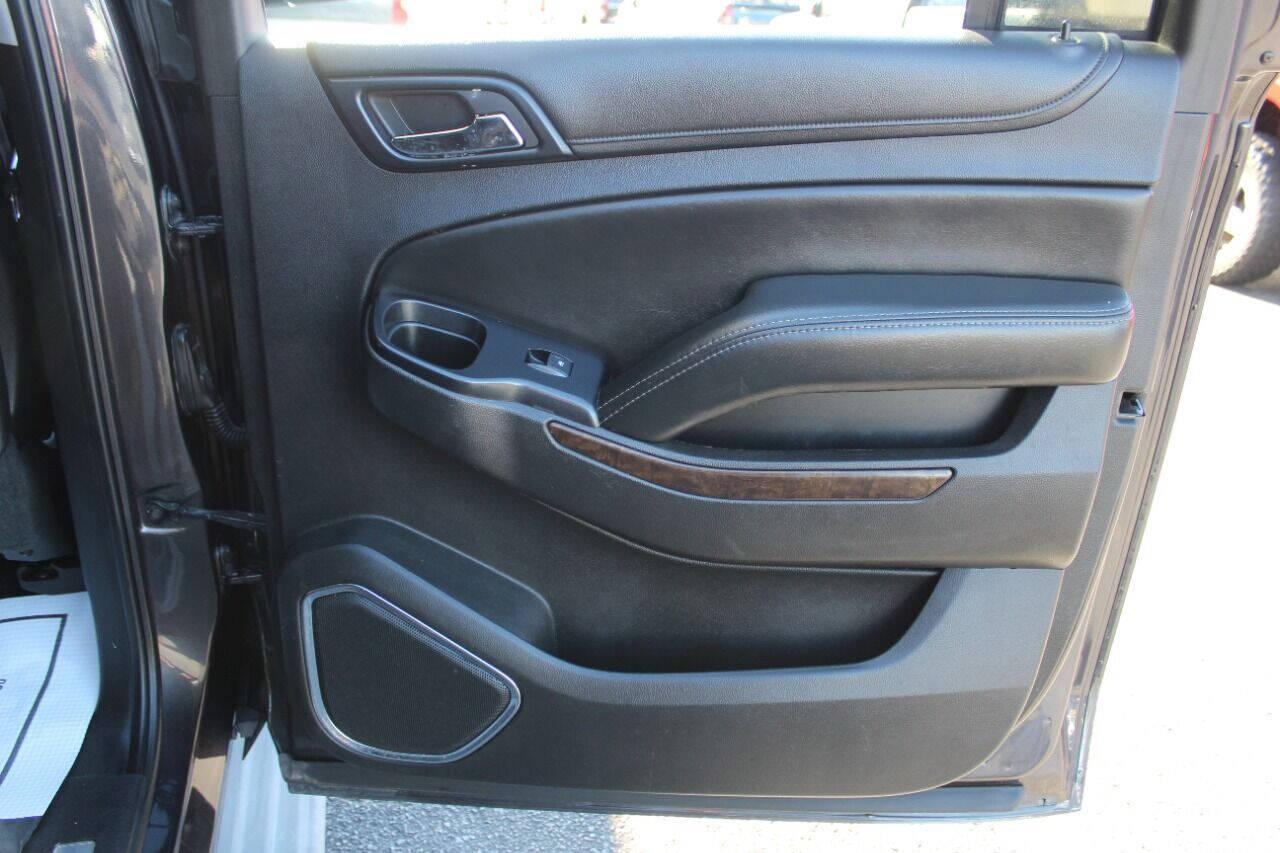 2015 Black Chevrolet Suburban LT 1500 2WD (1GNSCJKC8FR) with an 5.3L V8 5.3L V8 engine, Automatic 6-Speed transmission, located at 4301 NW 39th , Oklahoma City, OK, 73112, (405) 949-5600, 35.512135, -97.598671 - NO DRIVERS LICENCE - NO FULL COVERAGE INSURANCE - NO CREDIT CHECK. COME ON OVER TO SUPERSPORTS AND TAKE A LOOK AND TEST DRIVE. PLEASE GIVE US A CALL AT (405) 949-5600. NO LICENCIA DE MANEJAR - NO SEGURO DE COBERTURA TOTAL - NO VERIFICACION DE CREDITO. POR FAVOR VENGAN A SUPERSPORTS, E - Photo#10