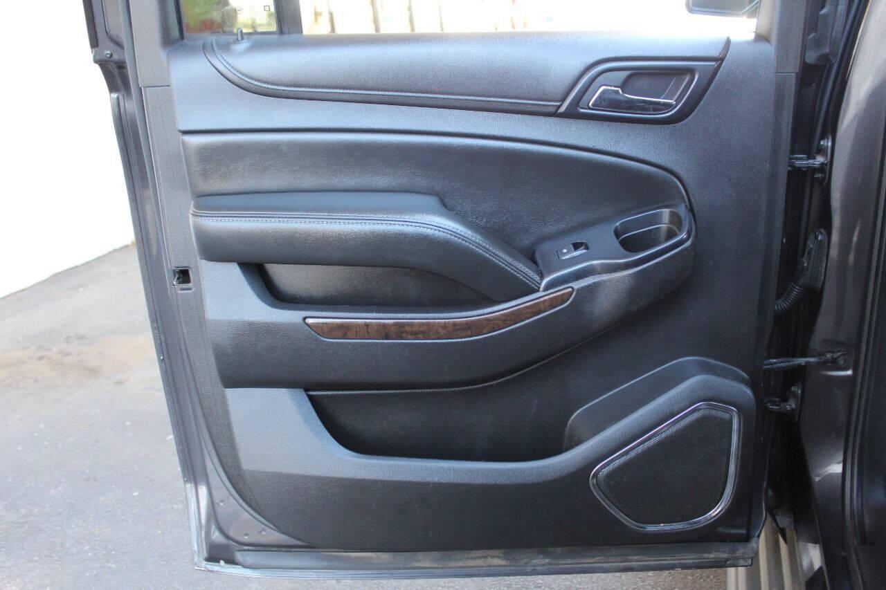 2015 Black Chevrolet Suburban LT 1500 2WD (1GNSCJKC8FR) with an 5.3L V8 5.3L V8 engine, Automatic 6-Speed transmission, located at 4301 NW 39th , Oklahoma City, OK, 73112, (405) 949-5600, 35.512135, -97.598671 - NO DRIVERS LICENCE - NO FULL COVERAGE INSURANCE - NO CREDIT CHECK. COME ON OVER TO SUPERSPORTS AND TAKE A LOOK AND TEST DRIVE. PLEASE GIVE US A CALL AT (405) 949-5600. NO LICENCIA DE MANEJAR - NO SEGURO DE COBERTURA TOTAL - NO VERIFICACION DE CREDITO. POR FAVOR VENGAN A SUPERSPORTS, E - Photo#14