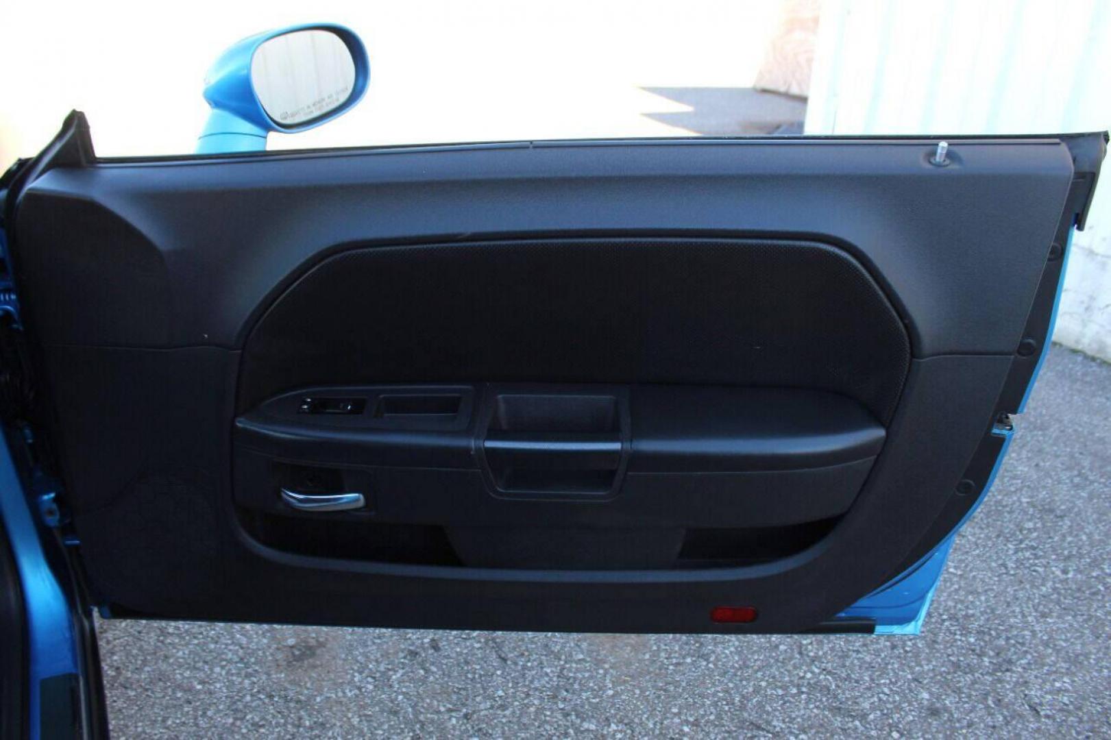 2010 Blue Dodge Challenger R/T (2B3CJ5DT2AH) with an 5.7L V8 OHV 16V engine, 4-Speed Automatic transmission, located at 4301 NW 39th , Oklahoma City, OK, 73112, (405) 949-5600, 35.512135, -97.598671 - NO DRIVERS LICENSE - NO FULL COVERAGE INSURANCE - NO CREDIT CHECK. COME ON OVER TO SUPERSPORTS AND TAKE A LOOK AND TEST DRIVE. PLEASE GIVE US A CALL AT (405) 949-5600. NO LICENCIA DE MANEJAR - NO SEGURO DE COBERTURA TOTAL - NO VERIFICACION DE CREDITO. POR FAVOR VENGAN A SUPERSPORTS, ECH - Photo#8