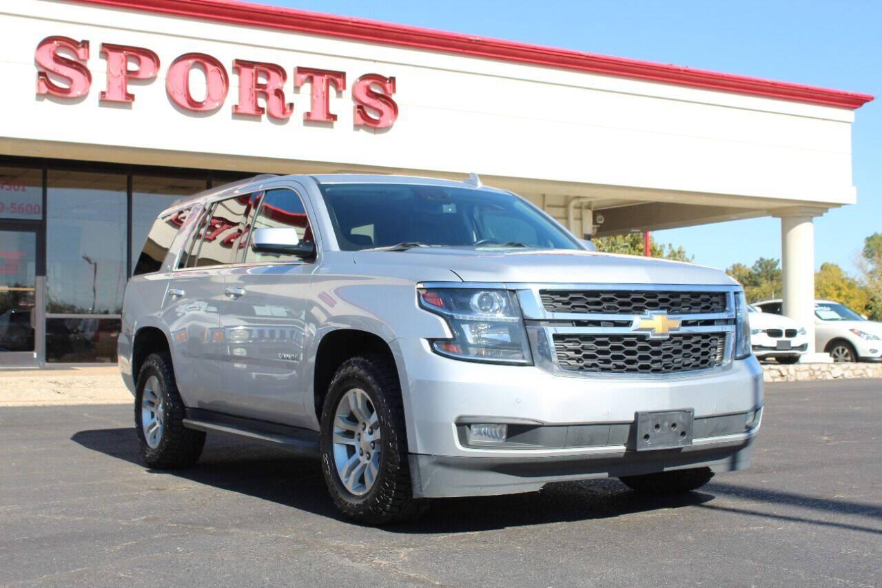2018 Silver Chevrolet Tahoe LT 4WD (1GNSKBKC5JR) with an 5.3L V8 5.3L V8 engine, Automatic 6-Speed transmission, located at 4301 NW 39th , Oklahoma City, OK, 73112, (405) 949-5600, 35.512135, -97.598671 - NO DRIVERS LICENSE - NO FULL COVERAGE INSURANCE - NO CREDIT CHECK. COME ON OVER TO SUPERSPORTS AND TAKE A LOOK AND TEST DRIVE PLEASE GIVE US A CALL AT (405) 949-5600. NO LICENCIA DE MANEJAR - NO SEGURO DE COBERTURA TOTAL - NO VERIFICACION DE CREDITO. POR FAVOR VENGAN A SUPERSPORTS, ECHE - Photo#2
