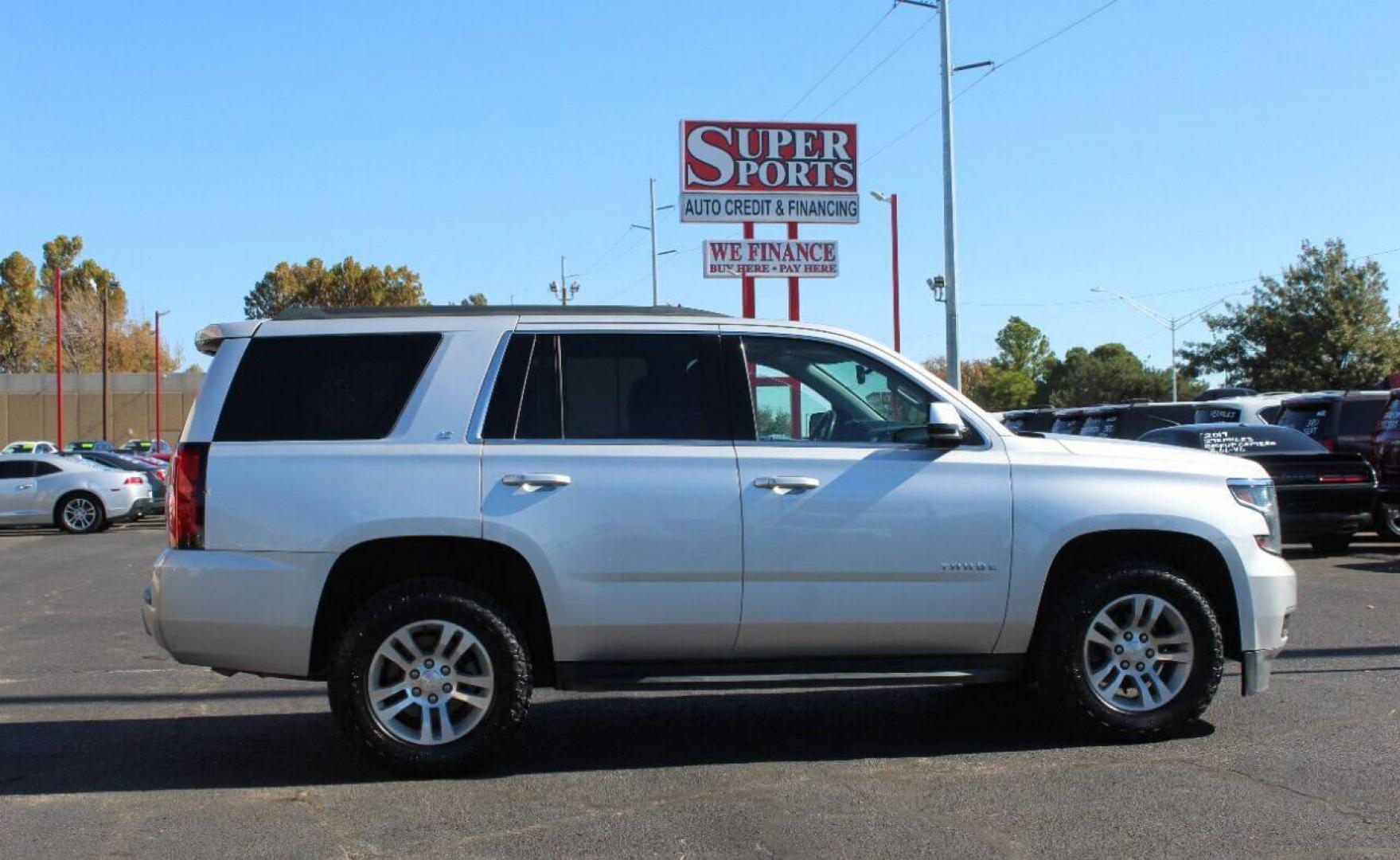 2018 Silver Chevrolet Tahoe LT 4WD (1GNSKBKC5JR) with an 5.3L V8 5.3L V8 engine, Automatic 6-Speed transmission, located at 4301 NW 39th , Oklahoma City, OK, 73112, (405) 949-5600, 35.512135, -97.598671 - NO DRIVERS LICENSE - NO FULL COVERAGE INSURANCE - NO CREDIT CHECK. COME ON OVER TO SUPERSPORTS AND TAKE A LOOK AND TEST DRIVE PLEASE GIVE US A CALL AT (405) 949-5600. NO LICENCIA DE MANEJAR - NO SEGURO DE COBERTURA TOTAL - NO VERIFICACION DE CREDITO. POR FAVOR VENGAN A SUPERSPORTS, ECHE - Photo#3