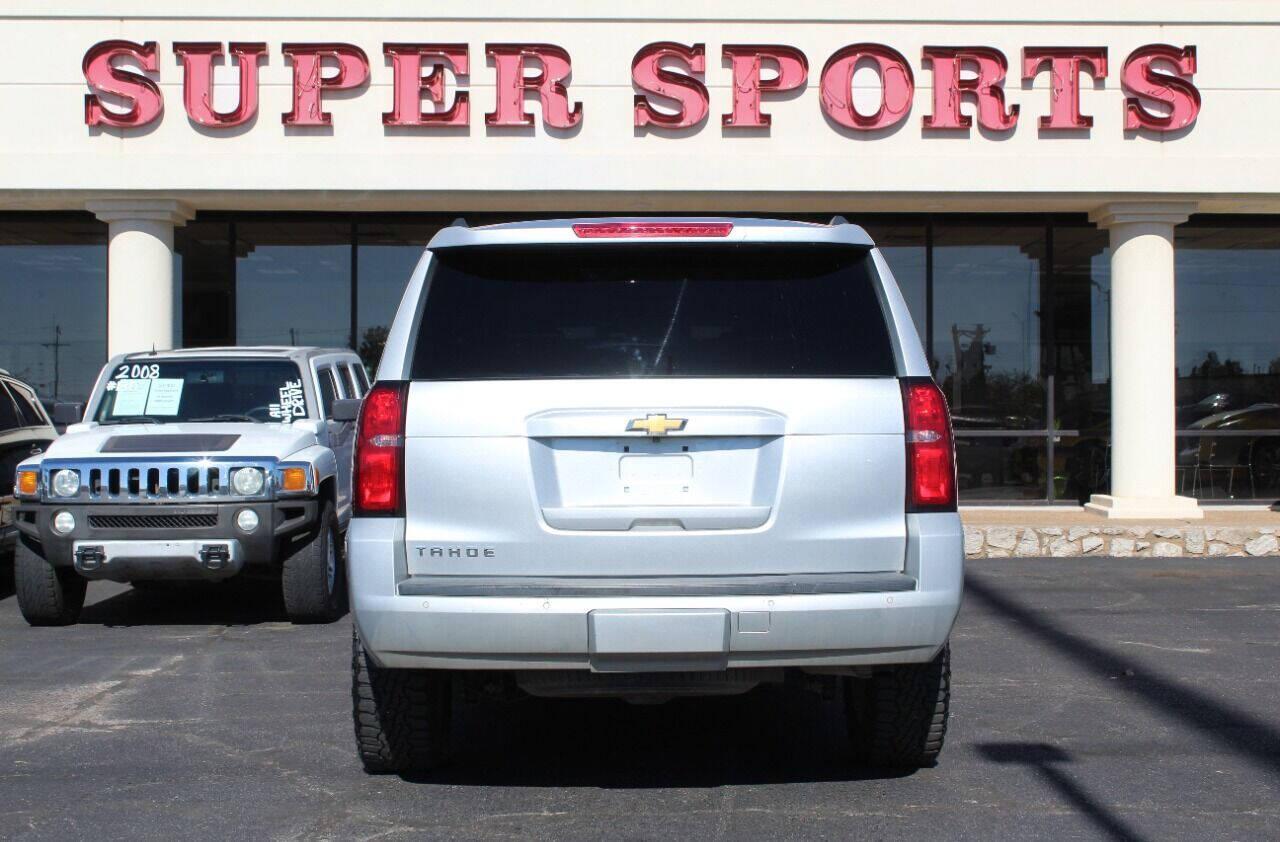 2018 Silver Chevrolet Tahoe LT 4WD (1GNSKBKC5JR) with an 5.3L V8 5.3L V8 engine, Automatic 6-Speed transmission, located at 4301 NW 39th , Oklahoma City, OK, 73112, (405) 949-5600, 35.512135, -97.598671 - NO DRIVERS LICENSE - NO FULL COVERAGE INSURANCE - NO CREDIT CHECK. COME ON OVER TO SUPERSPORTS AND TAKE A LOOK AND TEST DRIVE PLEASE GIVE US A CALL AT (405) 949-5600. NO LICENCIA DE MANEJAR - NO SEGURO DE COBERTURA TOTAL - NO VERIFICACION DE CREDITO. POR FAVOR VENGAN A SUPERSPORTS, ECHE - Photo#4