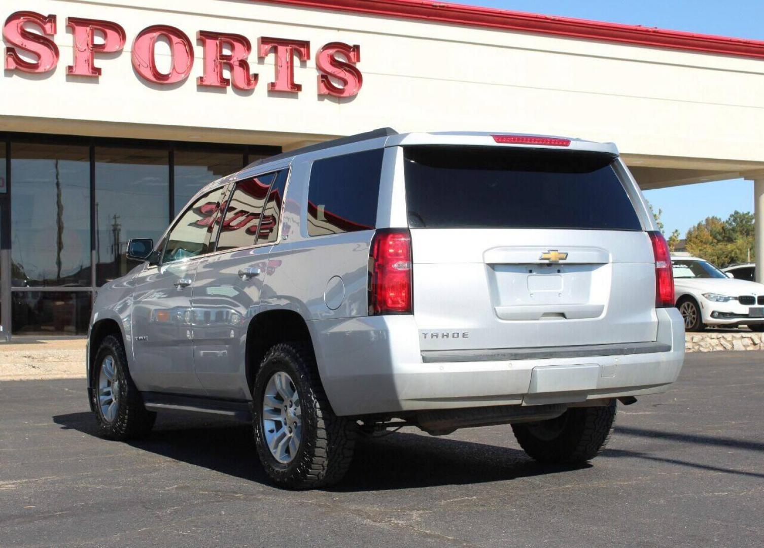 2018 Silver Chevrolet Tahoe LT 4WD (1GNSKBKC5JR) with an 5.3L V8 5.3L V8 engine, Automatic 6-Speed transmission, located at 4301 NW 39th , Oklahoma City, OK, 73112, (405) 949-5600, 35.512135, -97.598671 - NO DRIVERS LICENSE - NO FULL COVERAGE INSURANCE - NO CREDIT CHECK. COME ON OVER TO SUPERSPORTS AND TAKE A LOOK AND TEST DRIVE PLEASE GIVE US A CALL AT (405) 949-5600. NO LICENCIA DE MANEJAR - NO SEGURO DE COBERTURA TOTAL - NO VERIFICACION DE CREDITO. POR FAVOR VENGAN A SUPERSPORTS, ECHE - Photo#5