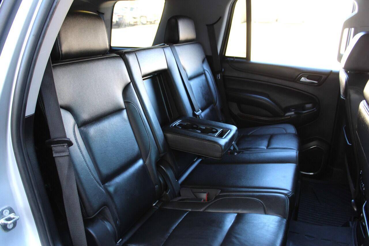 2018 Silver Chevrolet Tahoe LT 4WD (1GNSKBKC5JR) with an 5.3L V8 5.3L V8 engine, Automatic 6-Speed transmission, located at 4301 NW 39th , Oklahoma City, OK, 73112, (405) 949-5600, 35.512135, -97.598671 - NO DRIVERS LICENSE - NO FULL COVERAGE INSURANCE - NO CREDIT CHECK. COME ON OVER TO SUPERSPORTS AND TAKE A LOOK AND TEST DRIVE PLEASE GIVE US A CALL AT (405) 949-5600. NO LICENCIA DE MANEJAR - NO SEGURO DE COBERTURA TOTAL - NO VERIFICACION DE CREDITO. POR FAVOR VENGAN A SUPERSPORTS, ECHE - Photo#11