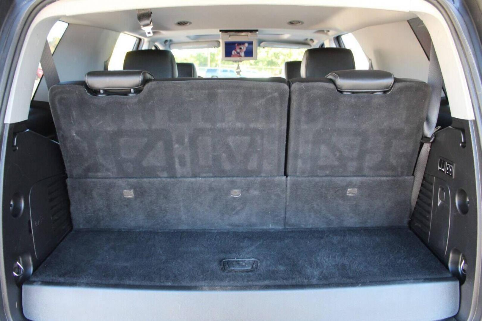 2018 Silver Chevrolet Tahoe LT 4WD (1GNSKBKC5JR) with an 5.3L V8 5.3L V8 engine, Automatic 6-Speed transmission, located at 4301 NW 39th , Oklahoma City, OK, 73112, (405) 949-5600, 35.512135, -97.598671 - NO DRIVERS LICENSE - NO FULL COVERAGE INSURANCE - NO CREDIT CHECK. COME ON OVER TO SUPERSPORTS AND TAKE A LOOK AND TEST DRIVE PLEASE GIVE US A CALL AT (405) 949-5600. NO LICENCIA DE MANEJAR - NO SEGURO DE COBERTURA TOTAL - NO VERIFICACION DE CREDITO. POR FAVOR VENGAN A SUPERSPORTS, ECHE - Photo#13