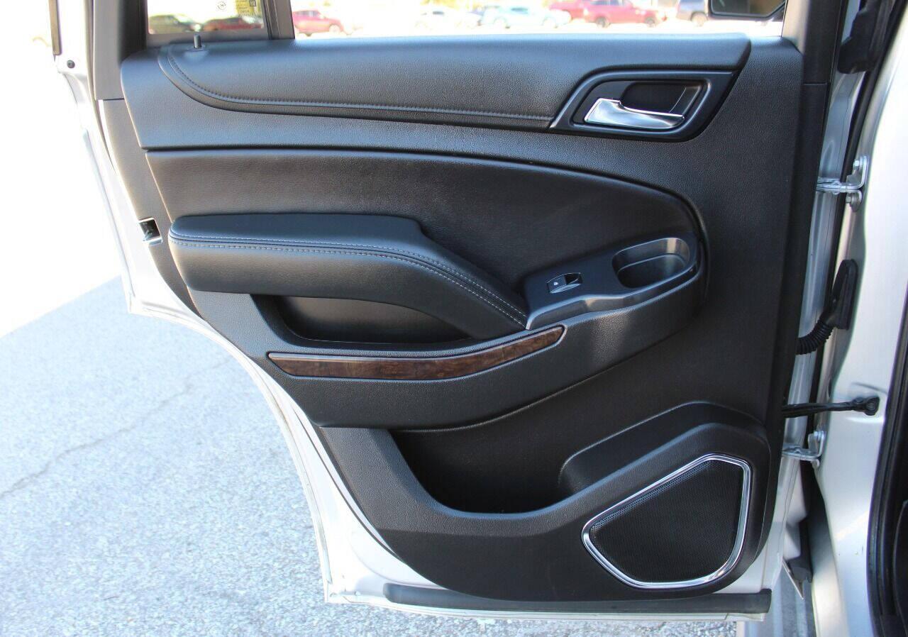 2018 Silver Chevrolet Tahoe LT 4WD (1GNSKBKC5JR) with an 5.3L V8 5.3L V8 engine, Automatic 6-Speed transmission, located at 4301 NW 39th , Oklahoma City, OK, 73112, (405) 949-5600, 35.512135, -97.598671 - NO DRIVERS LICENSE - NO FULL COVERAGE INSURANCE - NO CREDIT CHECK. COME ON OVER TO SUPERSPORTS AND TAKE A LOOK AND TEST DRIVE PLEASE GIVE US A CALL AT (405) 949-5600. NO LICENCIA DE MANEJAR - NO SEGURO DE COBERTURA TOTAL - NO VERIFICACION DE CREDITO. POR FAVOR VENGAN A SUPERSPORTS, ECHE - Photo#14