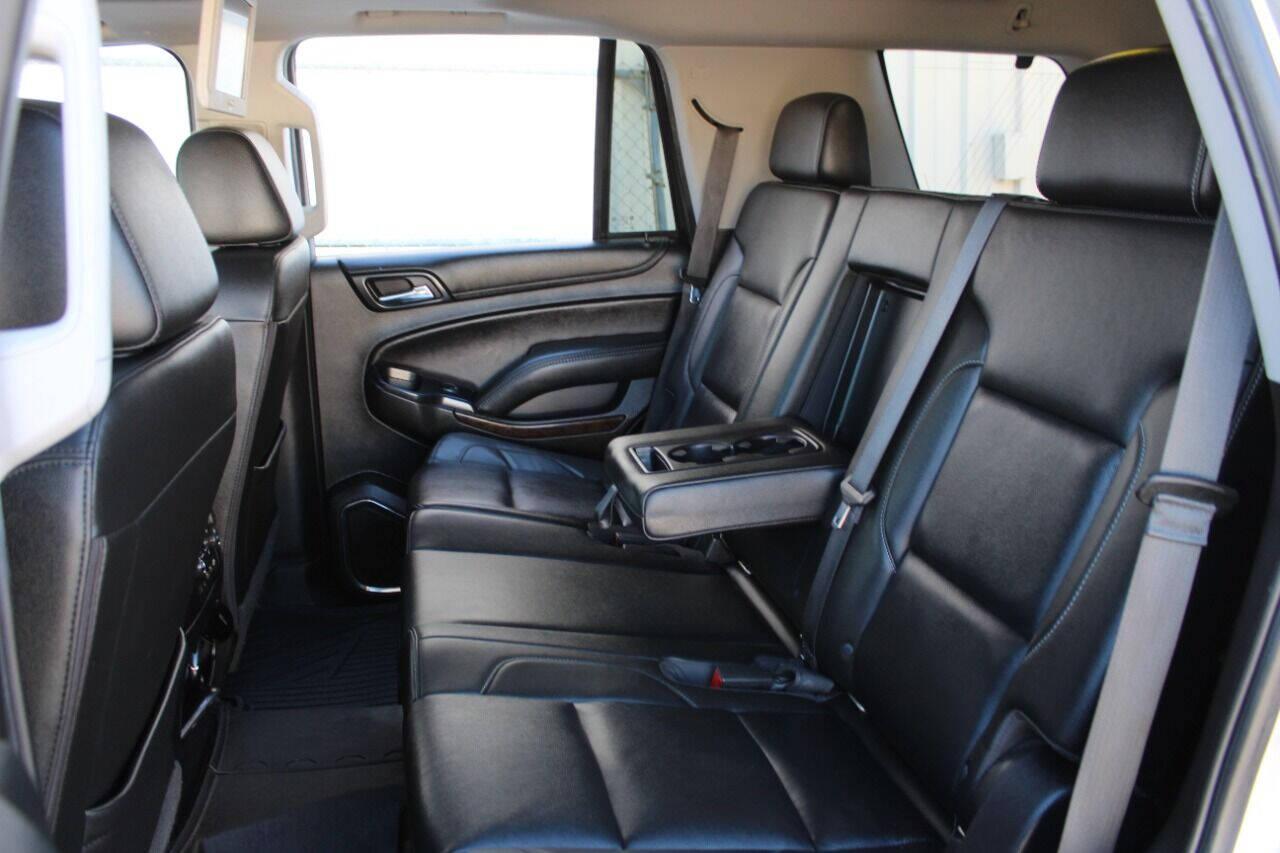 2018 Silver Chevrolet Tahoe LT 4WD (1GNSKBKC5JR) with an 5.3L V8 5.3L V8 engine, Automatic 6-Speed transmission, located at 4301 NW 39th , Oklahoma City, OK, 73112, (405) 949-5600, 35.512135, -97.598671 - NO DRIVERS LICENSE - NO FULL COVERAGE INSURANCE - NO CREDIT CHECK. COME ON OVER TO SUPERSPORTS AND TAKE A LOOK AND TEST DRIVE PLEASE GIVE US A CALL AT (405) 949-5600. NO LICENCIA DE MANEJAR - NO SEGURO DE COBERTURA TOTAL - NO VERIFICACION DE CREDITO. POR FAVOR VENGAN A SUPERSPORTS, ECHE - Photo#15