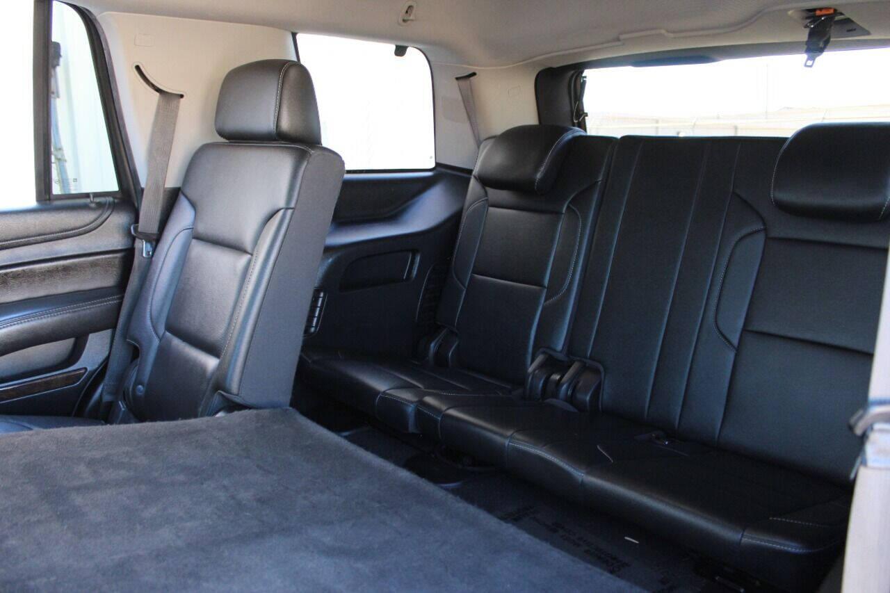 2018 Silver Chevrolet Tahoe LT 4WD (1GNSKBKC5JR) with an 5.3L V8 5.3L V8 engine, Automatic 6-Speed transmission, located at 4301 NW 39th , Oklahoma City, OK, 73112, (405) 949-5600, 35.512135, -97.598671 - NO DRIVERS LICENSE - NO FULL COVERAGE INSURANCE - NO CREDIT CHECK. COME ON OVER TO SUPERSPORTS AND TAKE A LOOK AND TEST DRIVE PLEASE GIVE US A CALL AT (405) 949-5600. NO LICENCIA DE MANEJAR - NO SEGURO DE COBERTURA TOTAL - NO VERIFICACION DE CREDITO. POR FAVOR VENGAN A SUPERSPORTS, ECHE - Photo#16