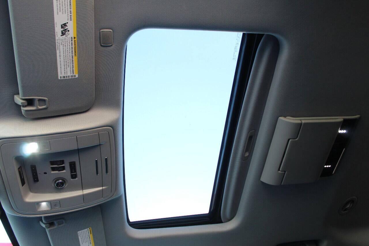 2018 Silver Chevrolet Tahoe LT 4WD (1GNSKBKC5JR) with an 5.3L V8 5.3L V8 engine, Automatic 6-Speed transmission, located at 4301 NW 39th , Oklahoma City, OK, 73112, (405) 949-5600, 35.512135, -97.598671 - NO DRIVERS LICENSE - NO FULL COVERAGE INSURANCE - NO CREDIT CHECK. COME ON OVER TO SUPERSPORTS AND TAKE A LOOK AND TEST DRIVE PLEASE GIVE US A CALL AT (405) 949-5600. NO LICENCIA DE MANEJAR - NO SEGURO DE COBERTURA TOTAL - NO VERIFICACION DE CREDITO. POR FAVOR VENGAN A SUPERSPORTS, ECHE - Photo#21