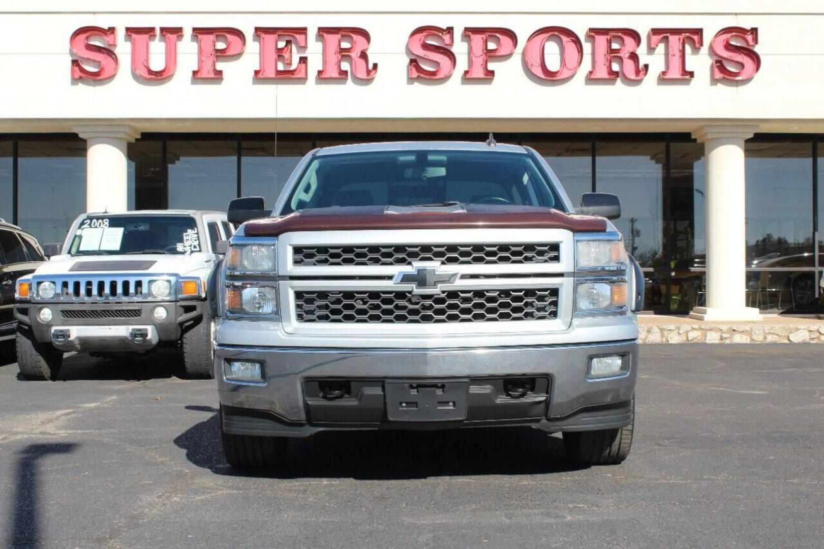 2015 Silver Chevrolet Silverado 1500 LT Crew Cab 4WD (3GCUKRECXFG) with an 5.3L V8 OHV 16V engine, 6-Speed Automatic transmission, located at 4301 NW 39th , Oklahoma City, OK, 73112, (405) 949-5600, 35.512135, -97.598671 - NO DRIVERS LICENSE - NO FULL COVERAGE INSURANCE - NO CREDIT CHECK. COME ON OVER TO SUPERSPORTS AND TAKE A LOOK AND TEST DRIVE. PLEASE GIVE US A CALL AT (405) 949-5600. NO LICENCIA DE MANEJAR - NO SEGURO DE COBERTURA TOTAL - NO VERIFICACION DE CREDITO. POR FAVOR VENGAN A SUPERSPORTS, ECH - Photo#2
